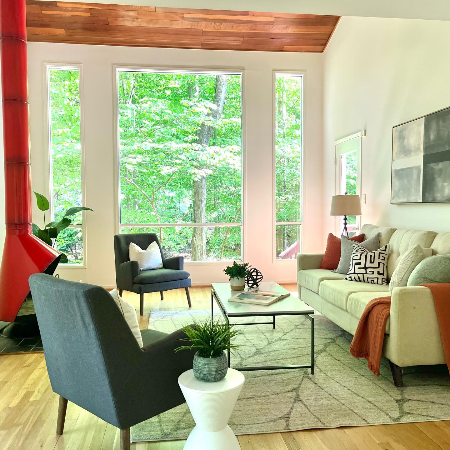 Magnificent mid century modern staged to sell (and we suspect this one will be sold very soon!) #vacantstaging #potomacrealestate #midcenturystyle #longandfoster