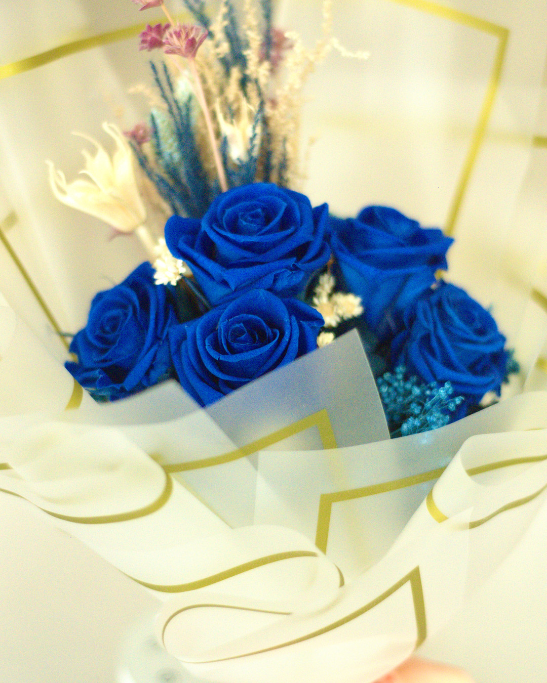 Did you know your SKfleur roses can stay vibrant for up to 3 years? š„š°ļø
Our 5 Large Grand Blue Rose Bouquet is handcrafted to offer "forever beauty" without the fuss. To get the most out of your preserved arrangement, check out our top care tips above!
Summary: No water, no sun, just pure elegance. š«āļøš§
Save this post so you can keep your blooms looking fresh as the day they arrived!
#SKfleur #FlowerCare #BlueRoses #PreservedFlowersSG #SustainableBeauty #HomeDecorSG #FloralTips #SingaporeFlorist
