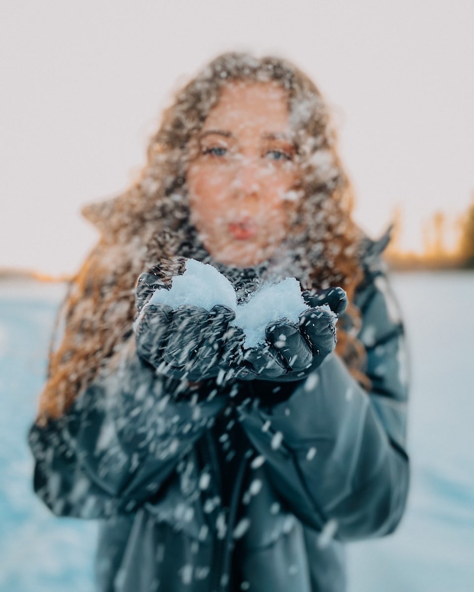 We realized -20 degrees is too cold for photoshoot❄️ We were half frozen!
📸: @frecklessphoto
Model: @melinaauroraa
Location: Finland
#photooftheday #snowphotography #finland4seasons #portraitphotography #finland_photolovers #lumi #snow #finnishwoman