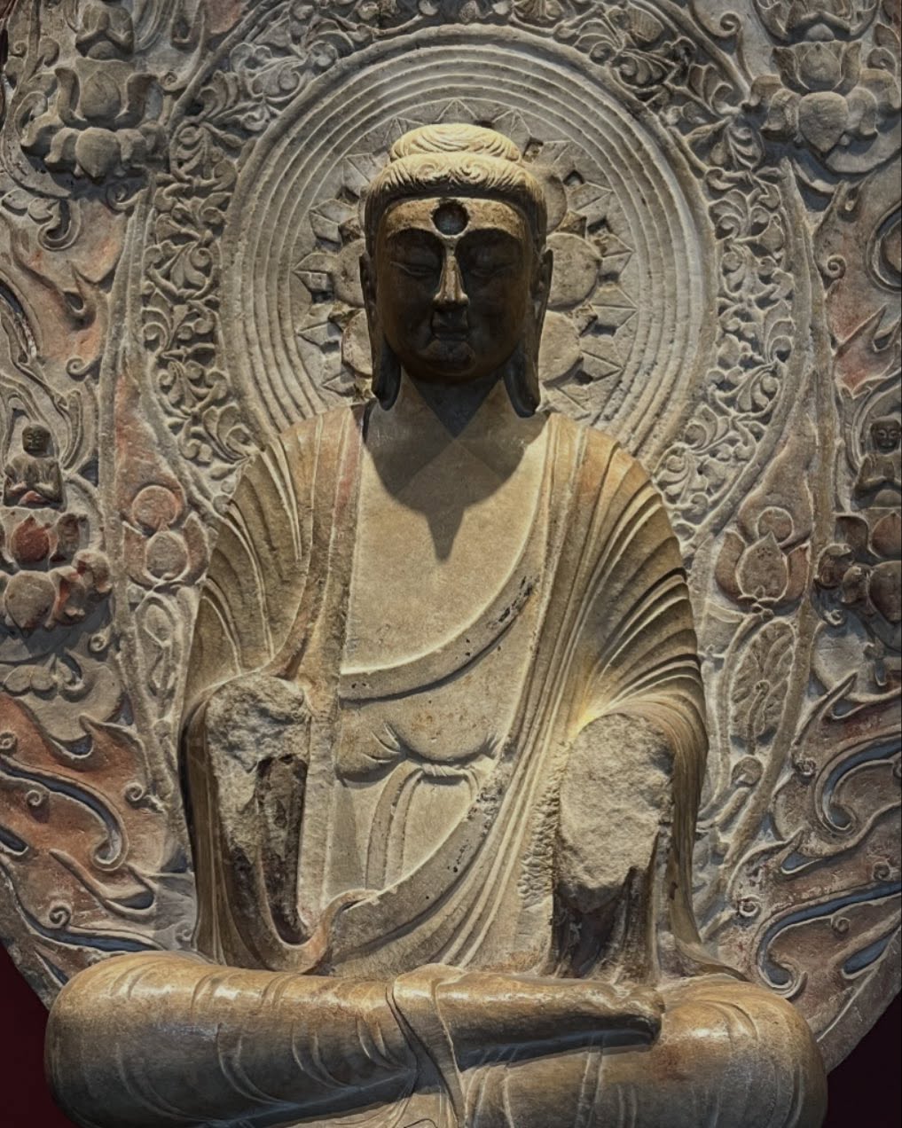 Om mantra lie au 6 chakra, un des 3 chaktas supérieurs dit spirituels , lié au 3 eme œil , l'œil de l'Ame!
Om chant original primitif de l'Univers, il contient tous les sons en lui !
Collection de Bouddhas dont un de plus de 6 mètres.
Collection permanente gratuite au musée Cernushi , un musée dans l'enceinte du parc Monceau 75017 Paris!
@parcmonceauparis
@museecernuschi #cernushimuseum #méditztion #meditatiiôn