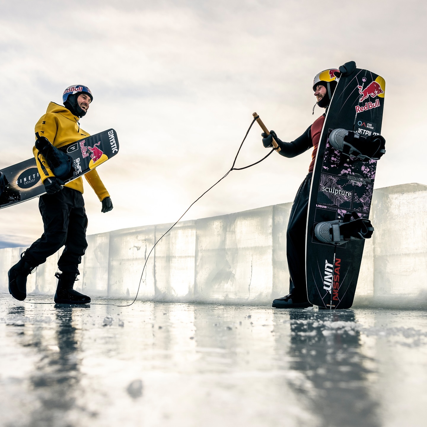 Definitely one of the wildest projects we have done so far! 🥶 A nineteen minutes documentary of the project is now playing on @redbull TV 📺 Watch it now!
Thanks @felixgeorgii and @redbullgermany for the once in a lifetime opportunity 🙃
Link in bio!
#frozenlakewake #pulledbysculpture
Lorenz Holder. Red Bull Content Pool