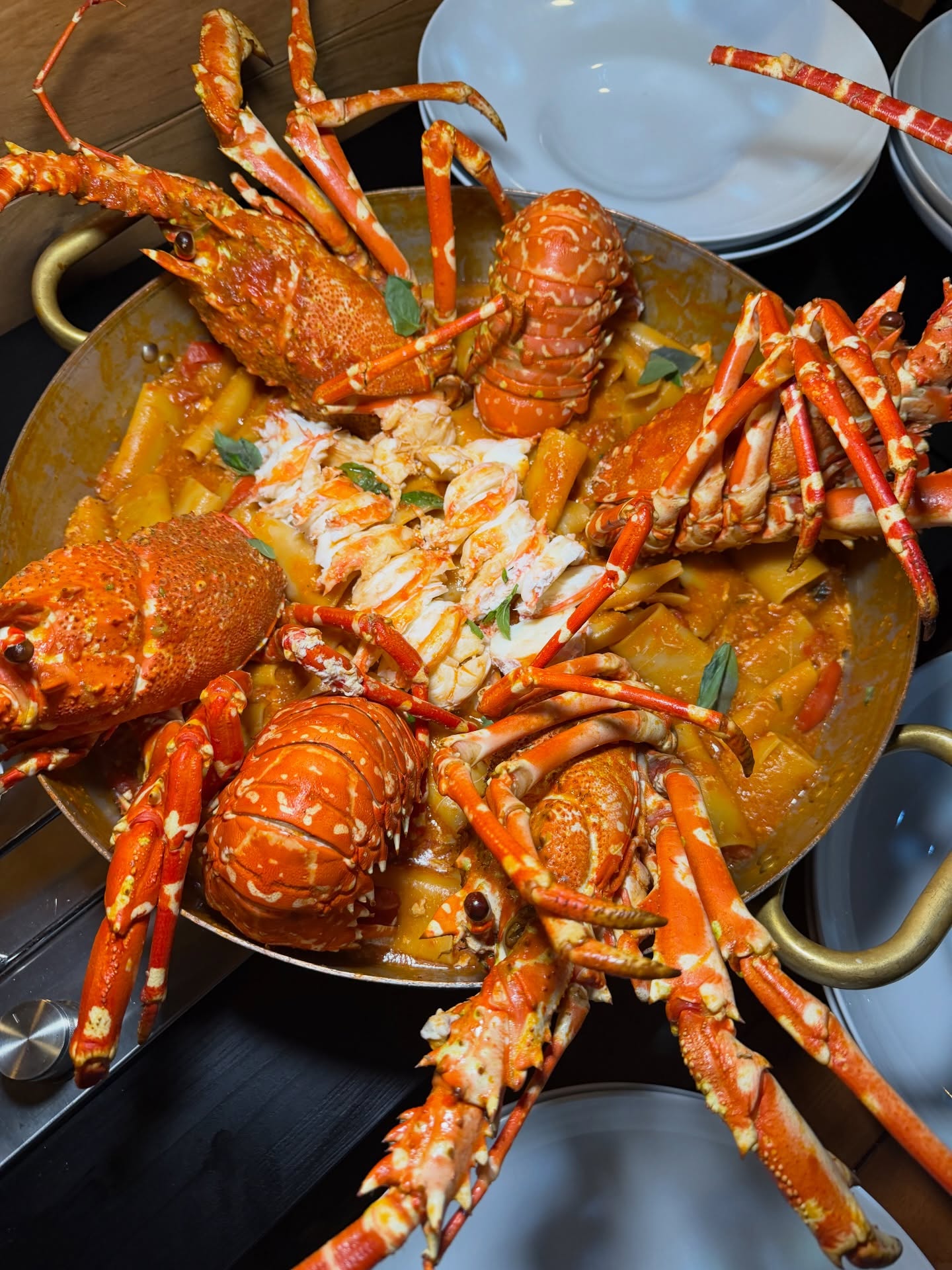 Febbraio non è un mese.
È una scusa perfetta per sedersi a tavola da La Petite Langoustine.
Il resto lo fa il mare.
E un piatto che non chiede spiegazioni.
🦞 Food experience
📞 Per prenotare il tuo tavolo chiama 348 4819146
💻 oppure prenota online