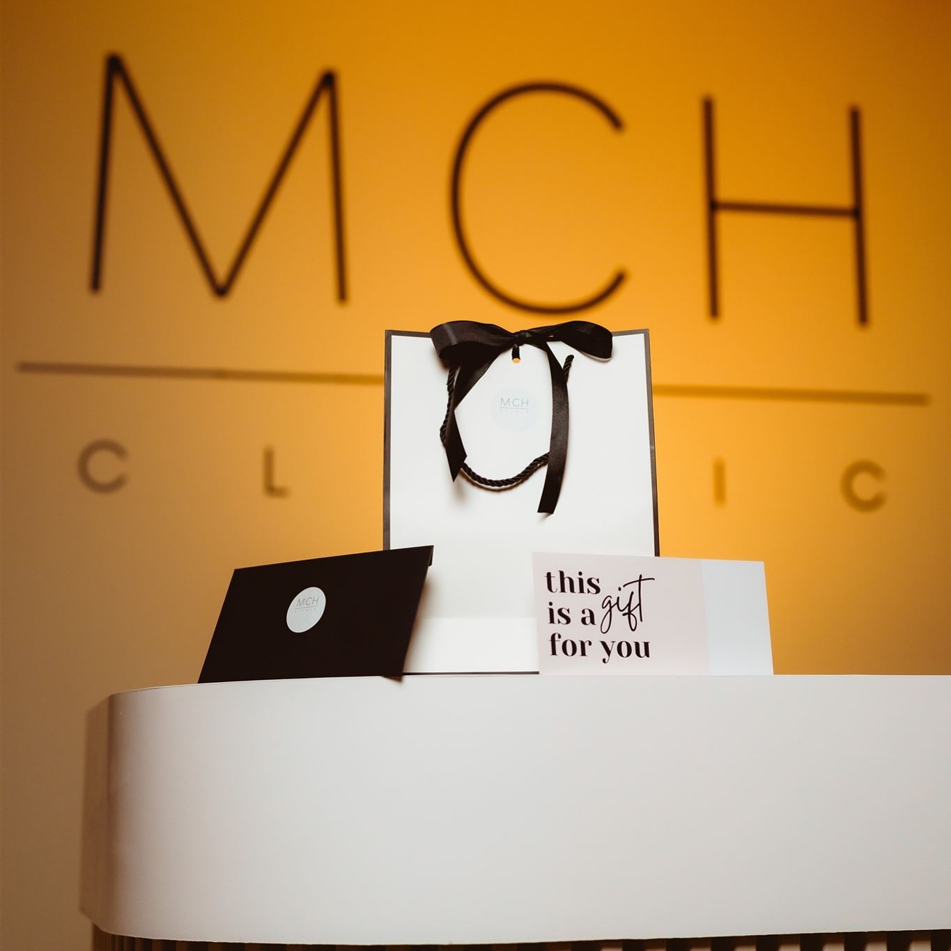 Well well well…what do we have here? Did someone say GIFT CARDS 🥂
Not sure what to get a loved one? Look no further…
LADIES…drop the hint…@ them in the comments 👀👀
Available in clinic NOW 🖤
#giftcard #aesthetics #nurse #nurseinjector #blackfriday #gift #injectables #christmas #gift