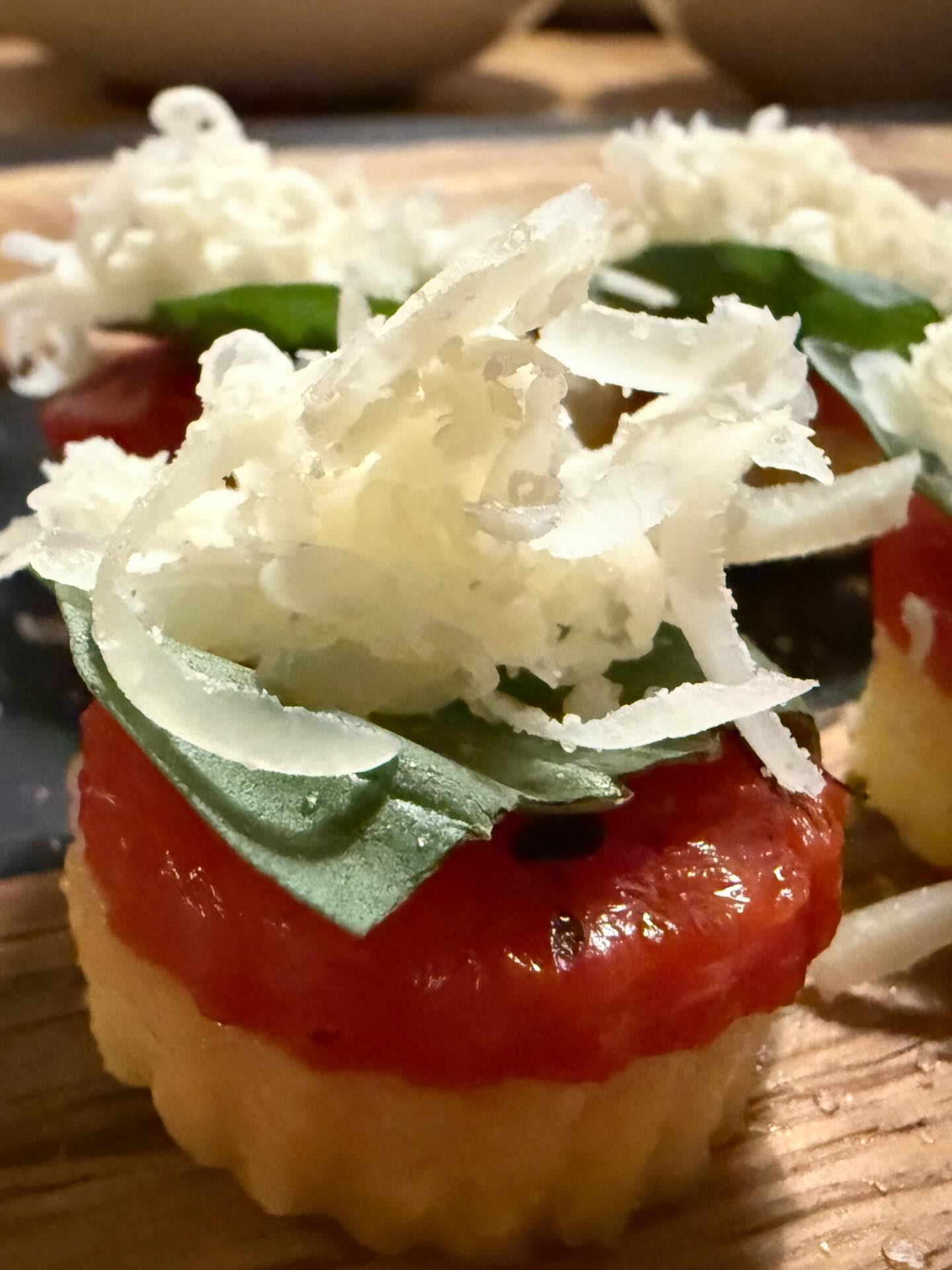 New Canape alert ‼️ client asked me to make this vegetarian 🌱 Canape.
Char grilled polenta, roasted red pepper 🌶️, basil and Manchego cheese #canape #dinnerparty #privatechef #personalchef visit - www.personalchef.me.uk to book