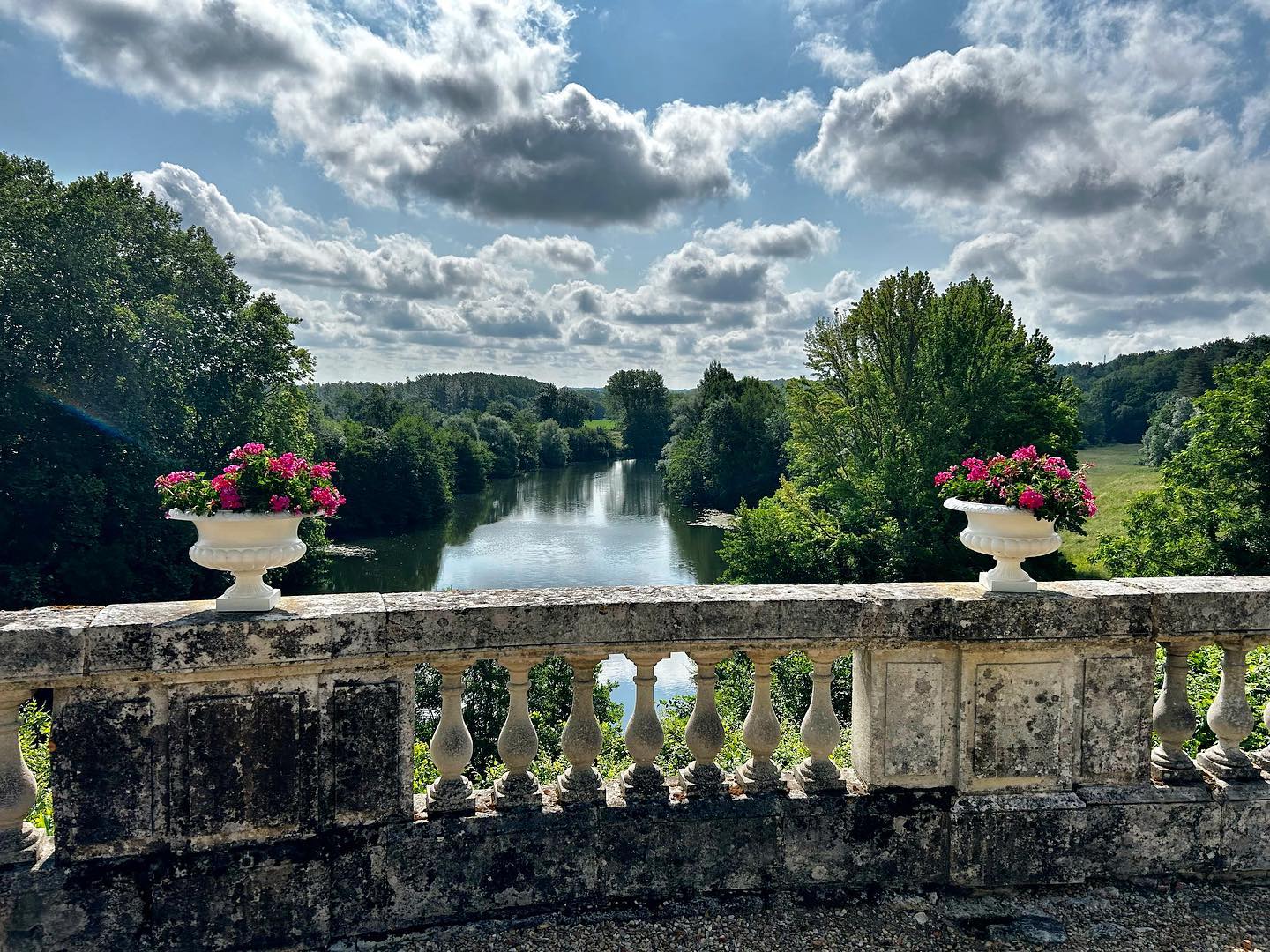 A favorite wine property!! This historic château has a beautiful noble history & sits so regally overlooking the L’Isle river. A bordeaux superior that is top of it’s class!! Chateau d’Abzac never disappoints! I adore their red reserve - fruit fresh yet complex this mostly Merlot blend!! As they say, it’s all about the terrior!! Fun fact - they produce a rose too!! #chateaudabzac #abzac #bordeauxsuperieur #top #bordeauxwine #vin #wine #rightbank #bordeaux #merlot #frenchwine