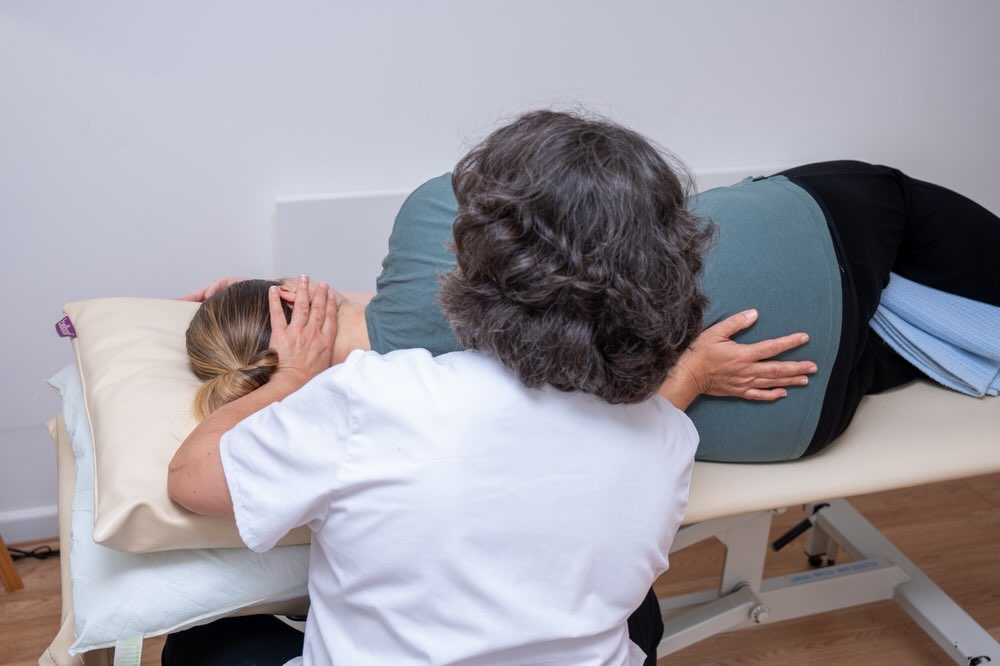 Meet Indera (Indi) — an experienced osteopath with a deep foundation in healthcare.🌺
A graduate of the British School of Osteopathy, Indi has advanced training in Classical Osteopathy, Cranial Osteopathy, and a postgraduate diploma in Women’s Health Osteopathy. She also shares her expertise as a lecturer and clinical tutor at the London School of Osteopathy.
Before becoming an osteopath, Indi spent 20 years in the NHS as a nurse, midwife, and health visitor, shaping her holistic approach to care — supporting health and wellbeing from pregnancy through later life.
Compassionate, highly trained, and dedicated to whole-family care. 💛