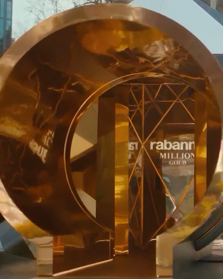 A moment in the middle of the city — wrapped in gold. Inside the immersive Rabanne pop up. Reflecting on one of the many highlights of the last year with @matrixmodelstaffing and the brilliant team I am so grateful for ✨
#matrixmodelstaffing #eventstaffing #luxuryevents