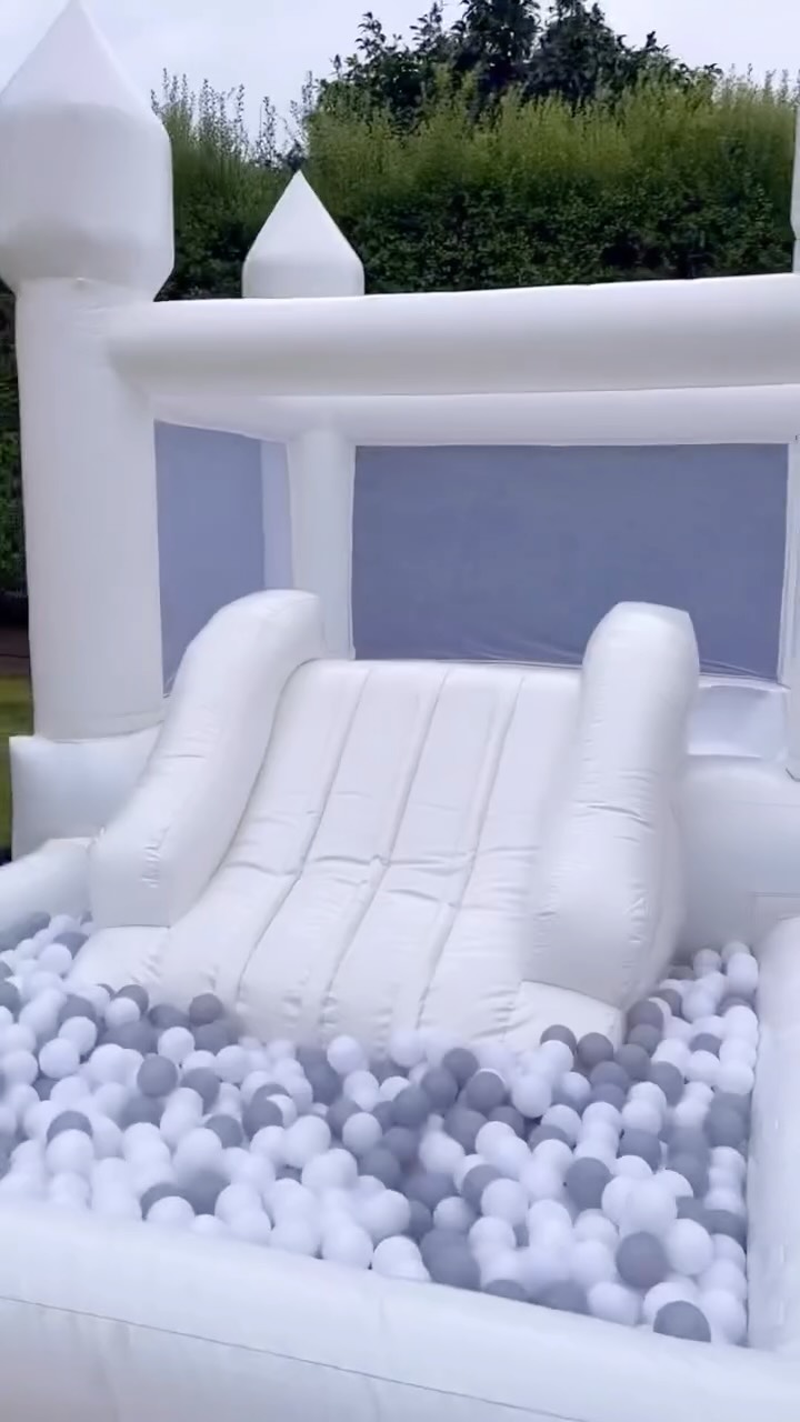 The Lux Jumping Castle 🤍🩶
A crowd favourite for little guests ✨
📍 Servicing Melbourne & Victoria wide
🌼 www.sunnyplayevents.com.au
🌼 Customisable Packages