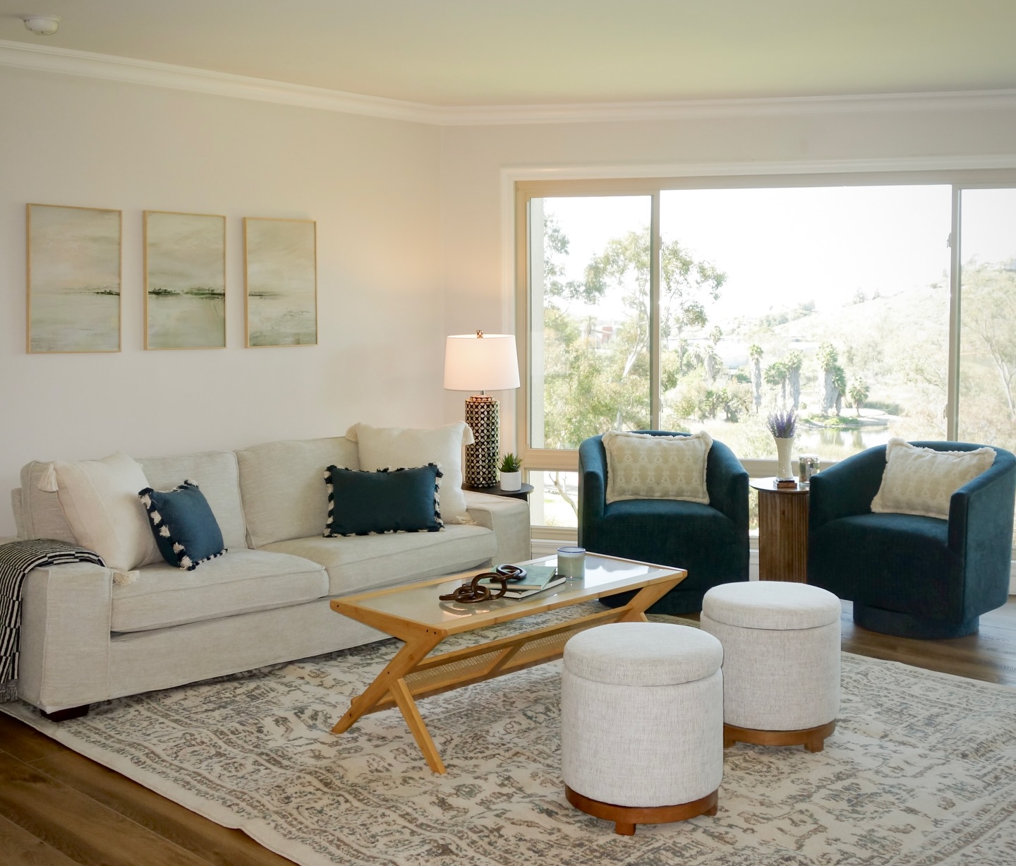 Designed to help buyers picture their best life 🪴🌊
Bright, inviting, and perfectly framed by that dreamy lake view!
📩 DM us to get started on staging your next property to sell!
#homestaging #realestate #sandiego #sunraestaging #interiordesign