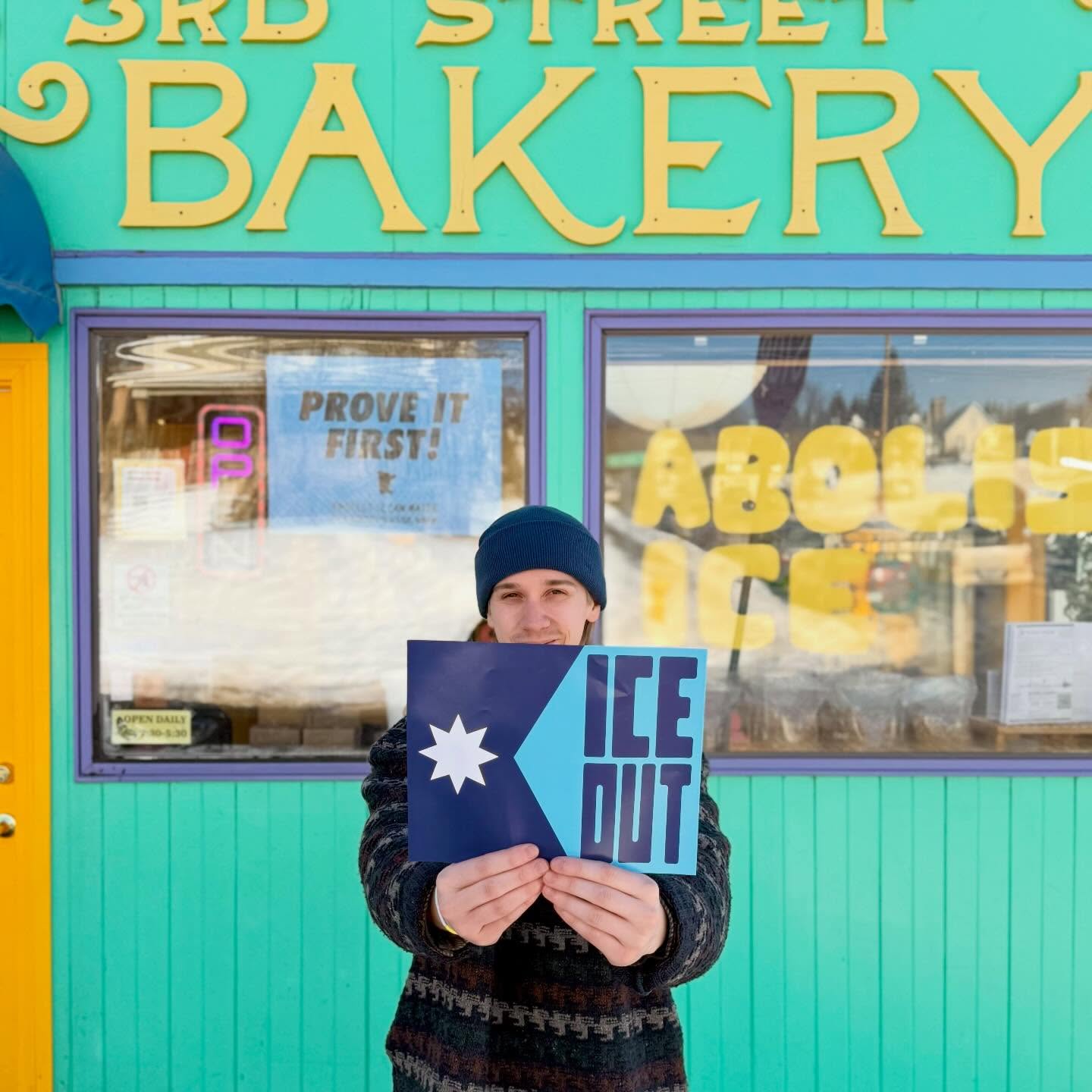 Together, we raised over $17,000 to feed immigrant and refugee families affected by the ICE occupation in Minnesota.
So many people went out of their way to come to the bakery or donate directly. Our collective power is beautiful and resilient, and we will continue the fight no matter what lies ahead.
Thank you for standing alongside us. Power to the people🌎💛