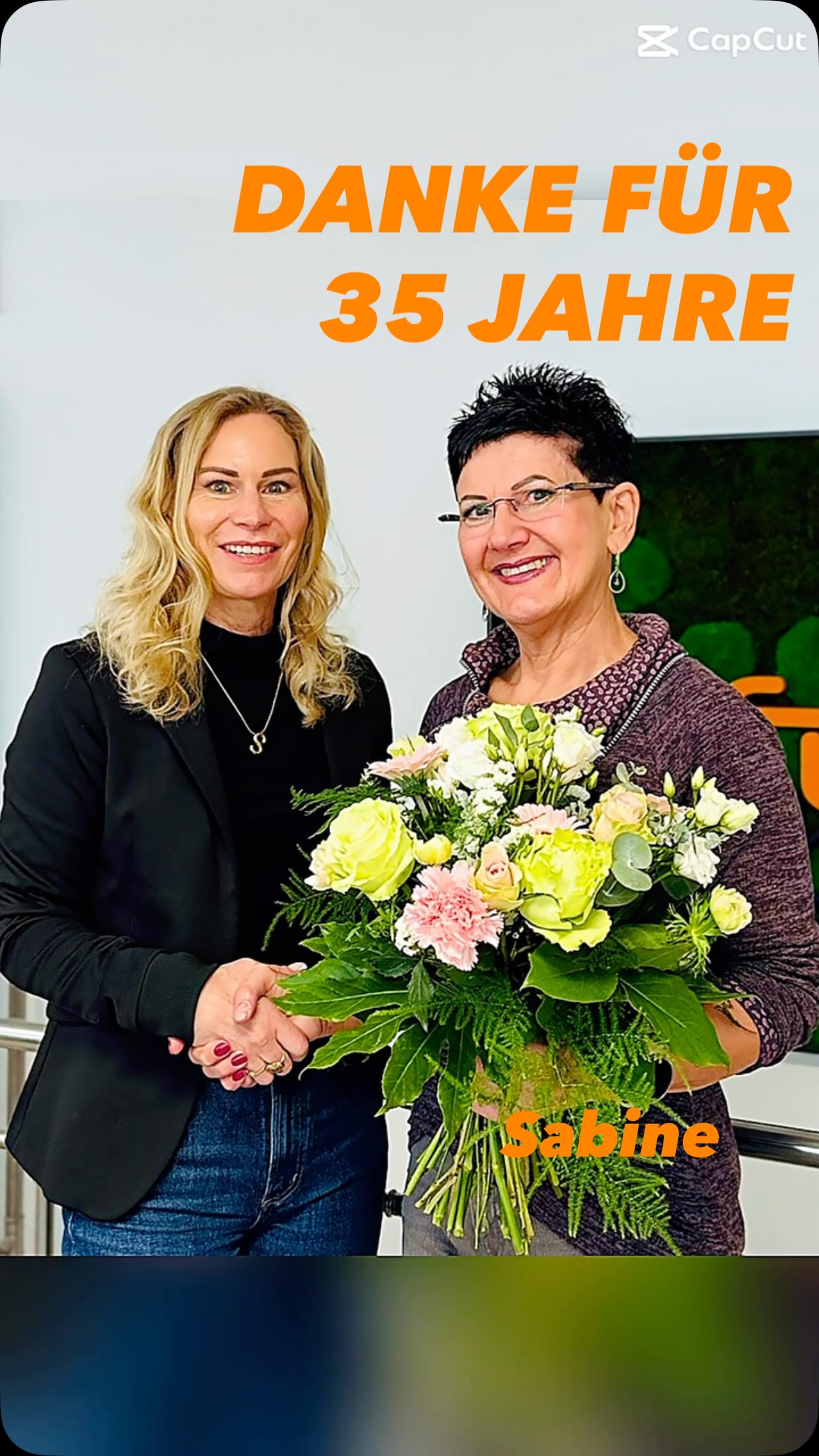 🎉 35 Jahre Föbus – Danke, Sabine! 🎉
Unsere Buchhalterin Sabine Bauer feiert heute ihr 35-jähriges Betriebsjubiläum.
Seit 35 Jahren ist sie eine unverzichtbare Stütze unserer Buchhaltung – ein Mensch, auf den man sich zu 100 % verlassen kann.
Mit ihrer Kompetenz, ihrem Verantwortungsbewusstsein und ihrer Verlässlichkeit hat sie die Firma Föbus über viele Jahre maßgeblich geprägt. Dafür danke ich ihr von Herzen! 💐
Bei unserem Firmenevent am 6. Februar gibt es selbstverständlich noch einmal eine persönliche Ehrung für Sie. 💙👏
#35Jahre #Betriebsjubiläum #DankeSabine #TeamFöbus #Mitarbeiterwertschätzung
Verlässlichkeit Kompetenz Buchhaltung Firmenjubiläum Teamwork