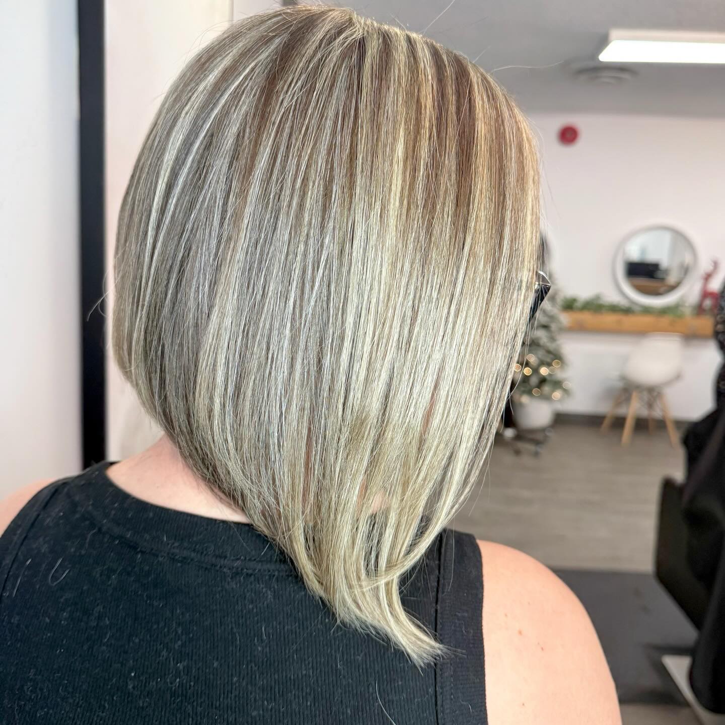 Check out our New Talent stylists work!! She is still taking models for Highlights/Balayage ✨
Colour by @hairbychloebaker! Tap that ❤️ if you’re loving this look!