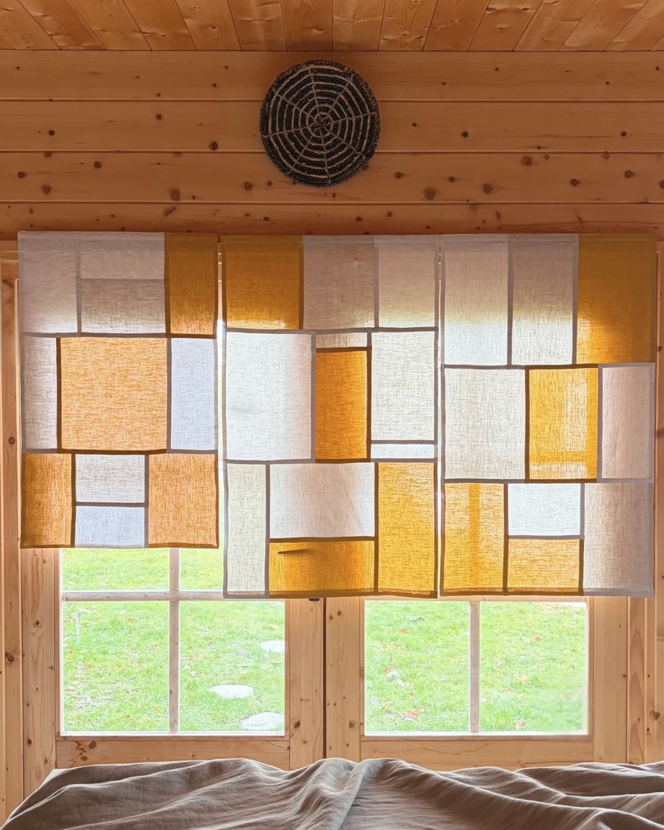 Tout commence ici.
Première commande de vitraux de lin.
Trois pièces uniques, réalisées sur mesure.
#vitrail #decorationdinterieur #savoirfaire