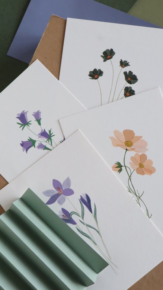 Des fleurs, des cartes, des illustrations, des fleurs sur des cartes, des illustrations de fleurs! J'adore dessiner des fleurs mais cette année j'aimerais dessiner un peu plus de petites bêtes !
.
.
.
#illustrations #postcard