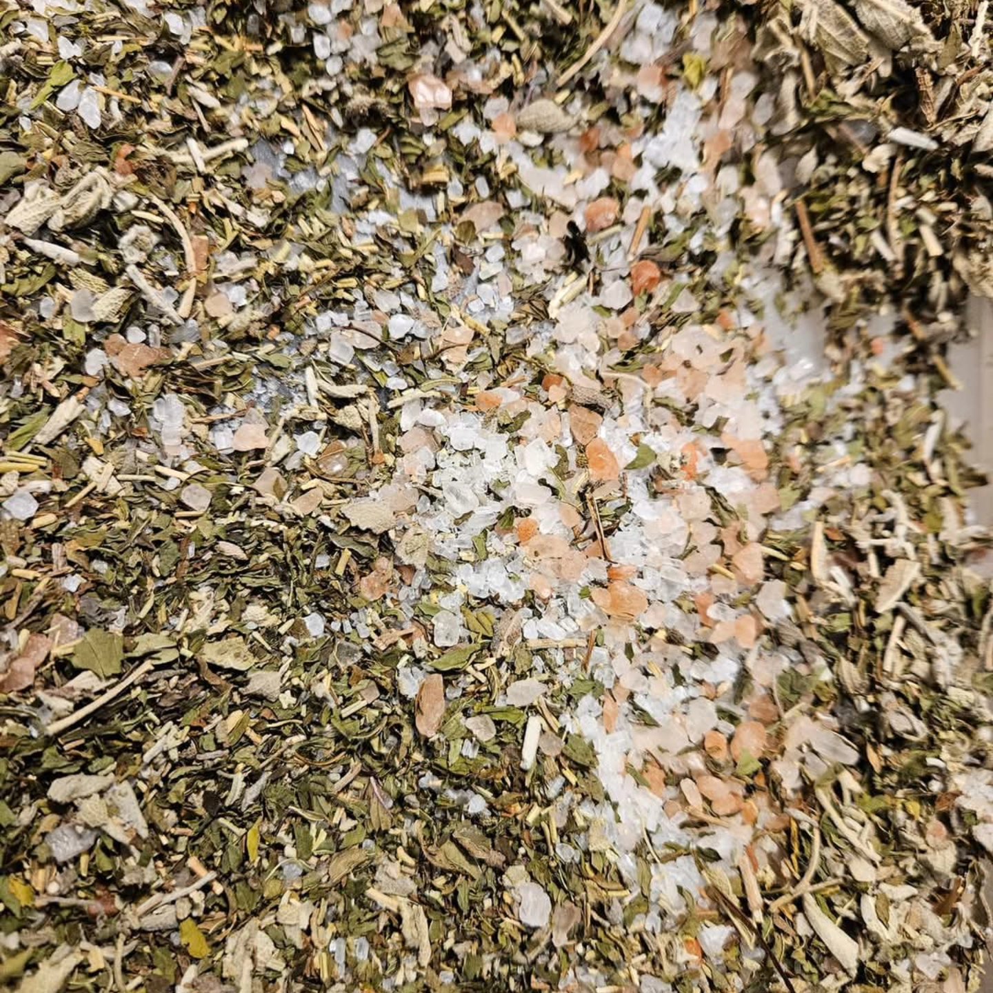 This bath tea is packed with various salts, peppermint and more to help relax sore muscles. Brew a bath!
#Peppermint #Salt #Bathtea #Brew #Relax #Soothe #Soremuscles