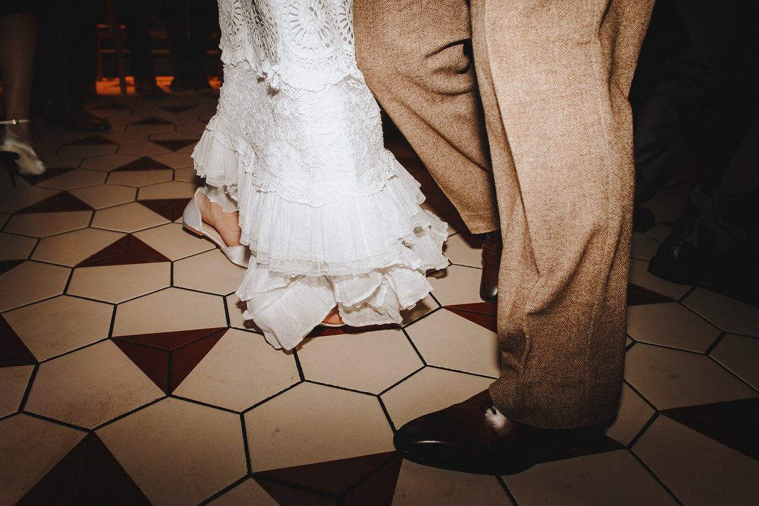 Elena and Andrew
Elena’s wedding day felt like stepping into a vintage love story, tucked into the heart of Mount Vernon, Baltimore.
We leaned fully into that timeless energy with a modern take on 1940s waves; set with pin curls to create soft movement and bounce that lasted all night. Effortless, touchable, and classic.
Her makeup stayed just as intentional: soft pink-toned eyes with a subtle wing to complement her gorgeous 1910s lace wedding dress. All of the details came together to feel cohesive, elevated, and SO her.
Photography: @nessakphotography
Bride: @elenagchavez
Hair and makeup: @alexandraweddingsco
Reception: @revivalbaltimore
Dress: @adoredcloset
#VintageBride #dmvweddings #BridalWaves #vintagehair #baltimorewedding