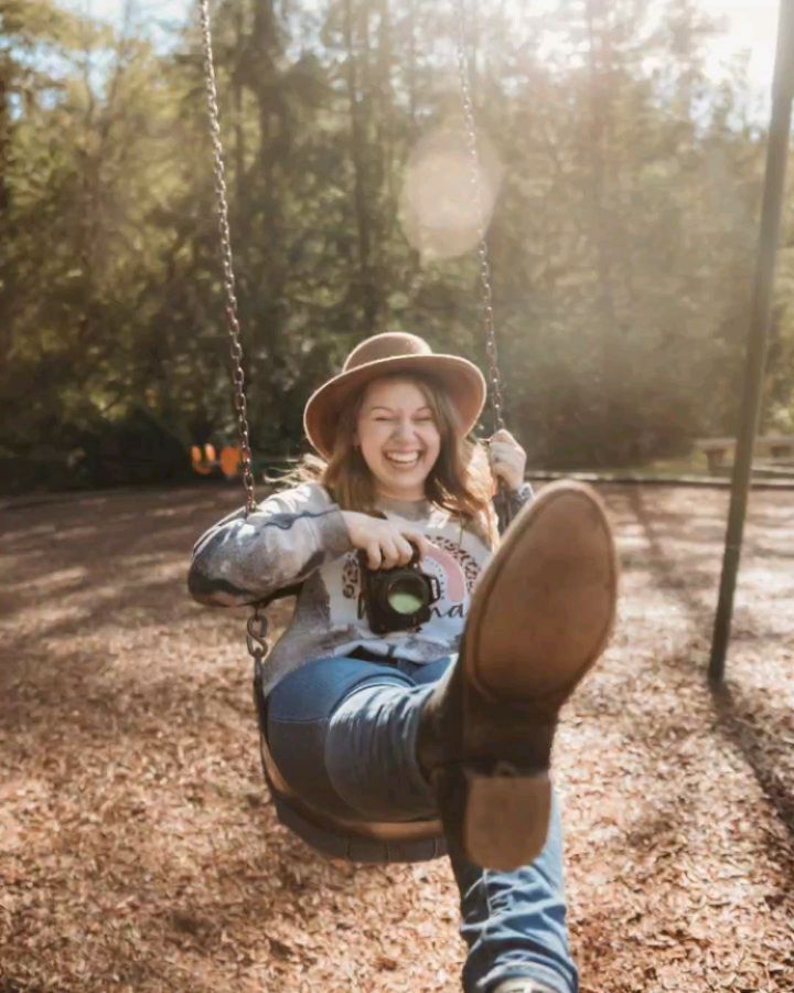 ✨ Now, booking creative sessions through April — 35% off ✨
The best photos aren’t about perfect outfits or perfect smiles…
They’re about real moments.
The way you laugh together. The way your kids play. The love that already exists in your everyday life 💫
Between now and April, I’m offering 35% off when you book one of these creative sessions:
☕ Coffee shop date — hot cocoa, coffee in hand, slow moments walking through town. This could be couples or the whole family!
🛻 Pickup truck date — carefree, fun, madly-in-love kind of memories!
🏡 In-home family session — baking cookies, pizza night, playing with favorite toys, capturing your family exactly as you are!
Because one day, these ordinary days will feel like the most beautiful ones.
Message me to book your spot 🤍
** Some images are just examples for inspiration **
•
•
•
#familyphotographer #radlovestories #realrawlove #santanaphotographyllc