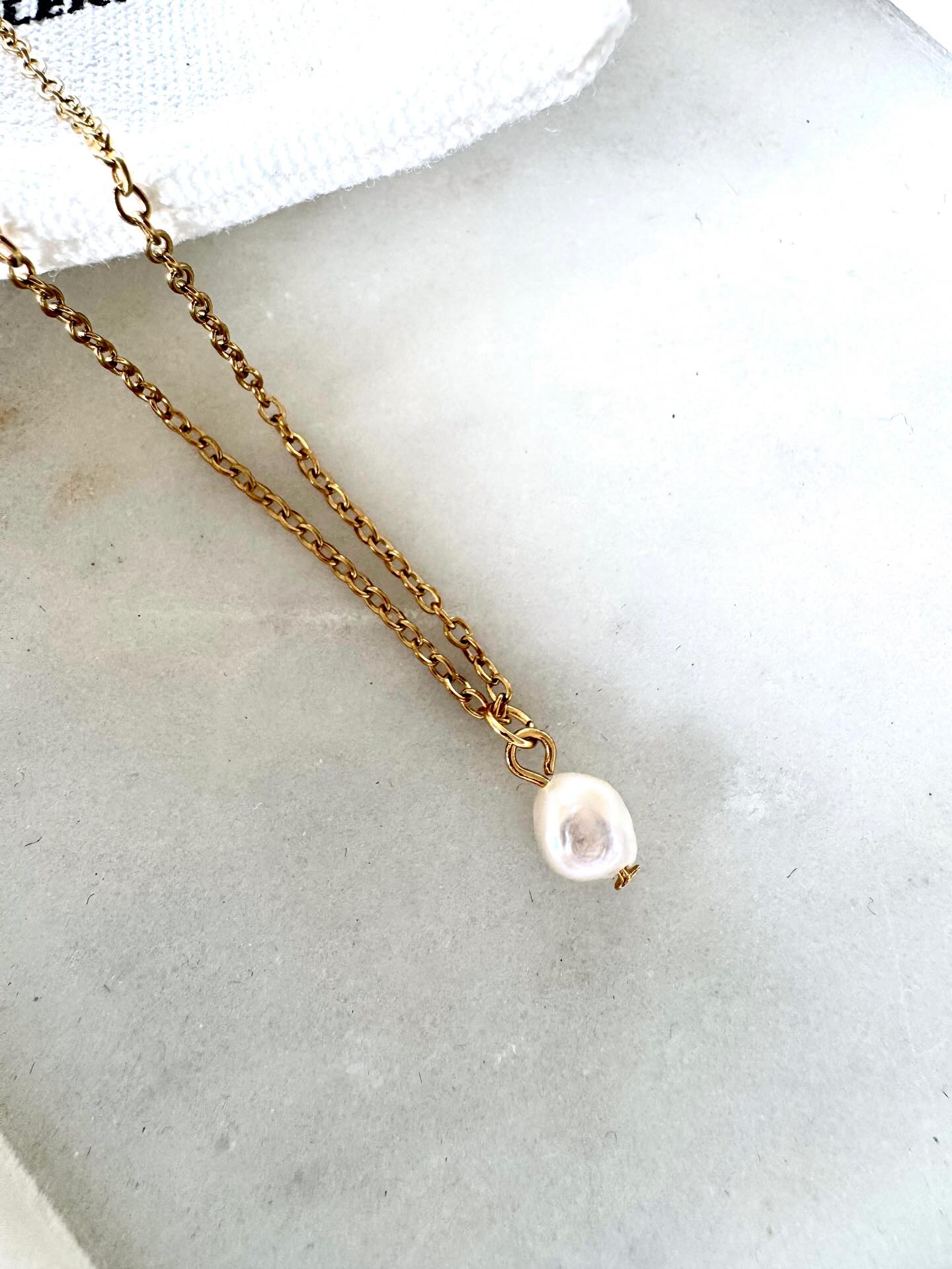 Free gift! You loved our previous free gift offer and we’ve done it again! Every order will receive a FREE Mini Fresh Water Pearl Necklace. While stock lasts x