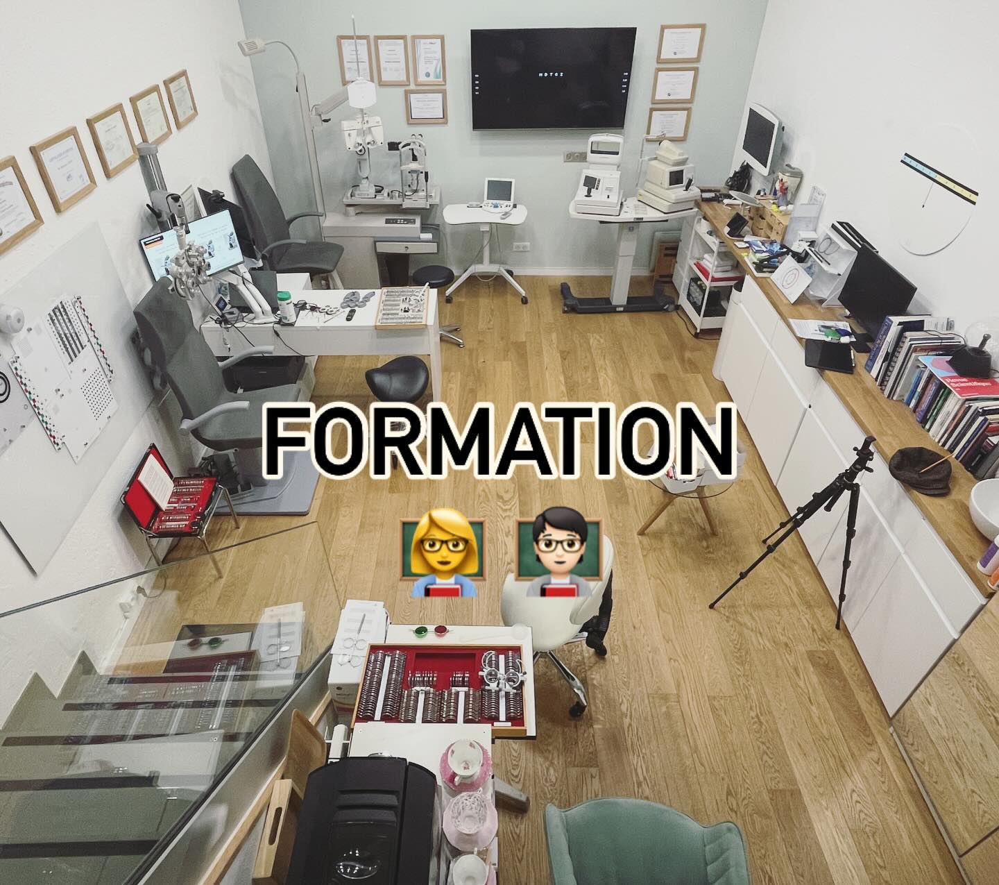Nous serons exceptionnellement fermés lundi 6-mardi 7- et mercredi 8 matin pour accueillir et former des professionnels de la vision #optometryrocks #eyecareprofessionals #educationiskey #formationprofessionelle