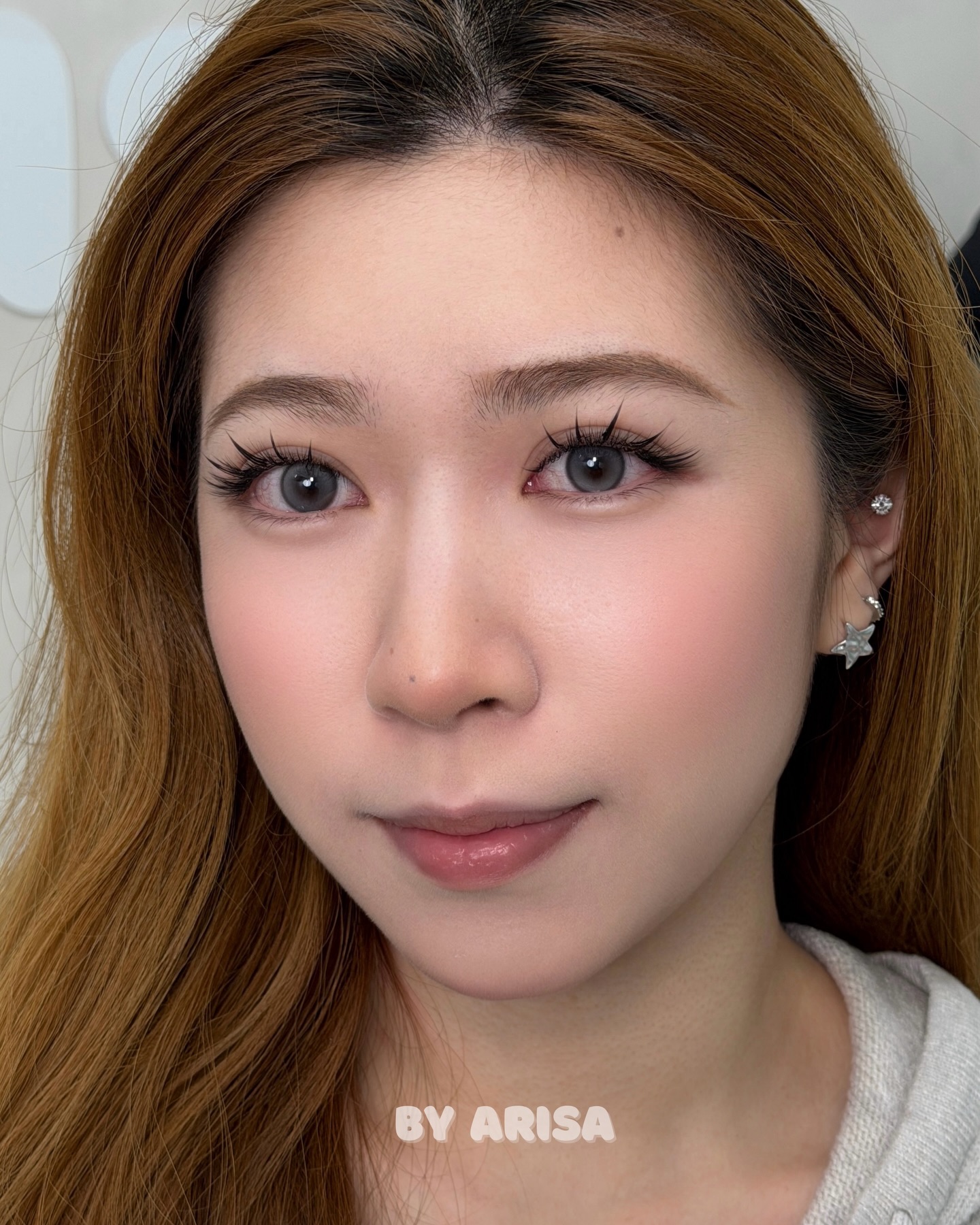 oooookaaay! and Iโm back! with a very very veryyyyy long over due post of my work of lash extensions ๐
Iโve been working on perfecting my chinese style lashes and figuring out what glue works best with the technique I learnt back in January 2024 - this technique is not an easy one to learn and perfect.. but Iโm definitely getting there!
but!!! how cuteeeeeee did these turn out?! literally so cute if I must say so myself ๐ฅน placement angle and direction of the spikes is so important when building these peaks but the results are so rewarding!
Iโll soon be offering masterclasses with kids on re creating these stylesโฆ so keep your eyes peeled ๐คญ๐ซฃ
#manchesterlashes #manhualashes #manchestermanhualash #animelashes #lashesmanchester