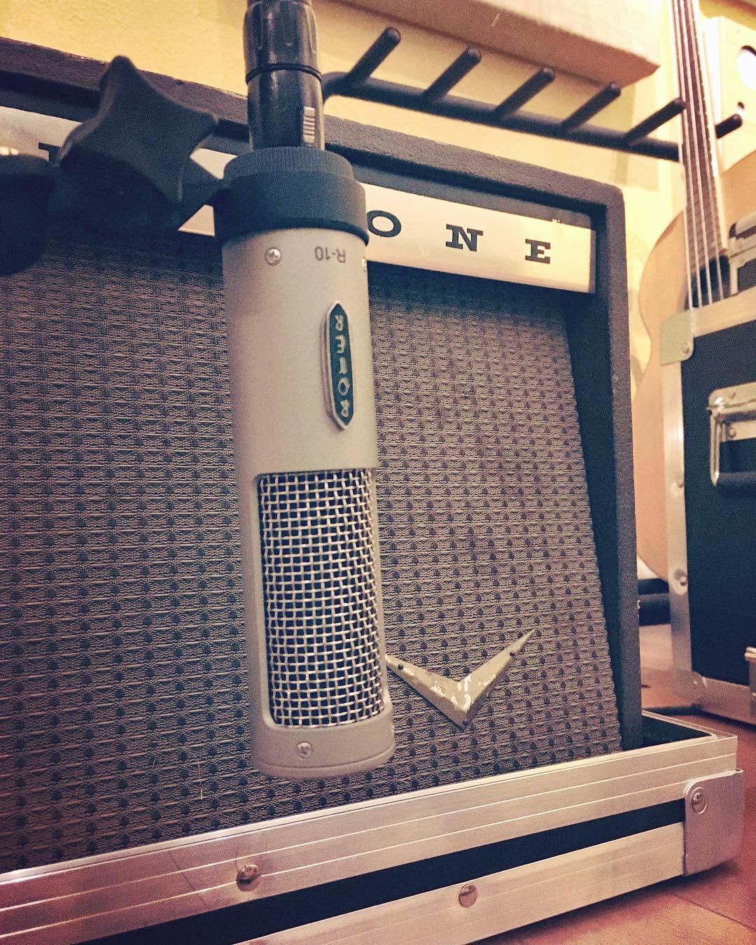 Trying out one of our new #royermicrophones R-10 #ribbonmics on our #magnatone 210! Sounds great. Just got a stereo matched pair of these felllas! #magnatoneamps #RibbonMic #dentonmusic #recordingstudio #ribbonmic #vintageamp #vintageamplifier