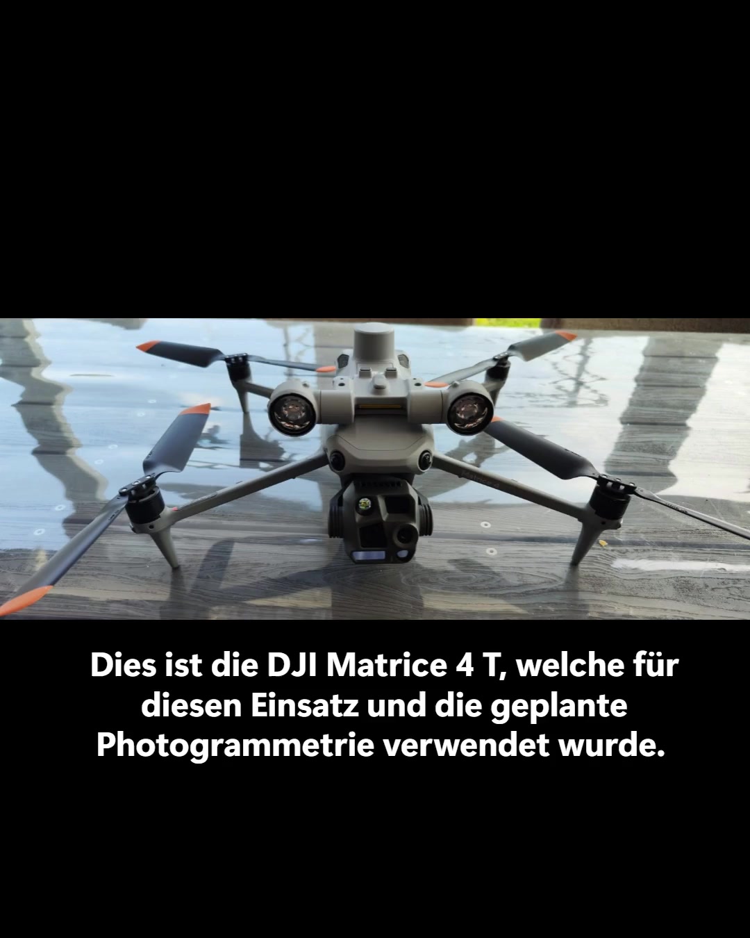 Willkommen zum 3. Teil der Serie der Autobahnbrücke
In diesem Teil bekommen Sie einen kurzen Einblick in die Verfahrensweise und unser Messgerät für die Photogrammetrie.
Zum Einsatz kam die Matrice 4 Thermal und beflogen wurde sowohl oberhalb der Fahrbahn, als auch unterhalb der Brücke.
Die benötigte Zeit haben wir angegeben und in einem der folgenden Videos zeigen wir die Ergebnisse der Photogrammetrie und auch im Anschluss die, des Laserscans.
Schauen Sie gern auch die folgenden Videos, oder aber auch die Vorgänger an, sofern Sie jetzt erst dazu gestoßen sind. Wir wünschen viel Freude und hoffen auf interessante Erkenntnisse. Vielleicht sehen wir uns ja bald bei genau Ihrem Projekt wieder. #Autobahnbr #Serie #Verfahrensweise #Messger #Photogrammetrie #Matrice4 #Thermal #Fahrbahn #Br #Laserscan #Zeitangabe #Videos #Ergebnisse #Vorg #Projekt