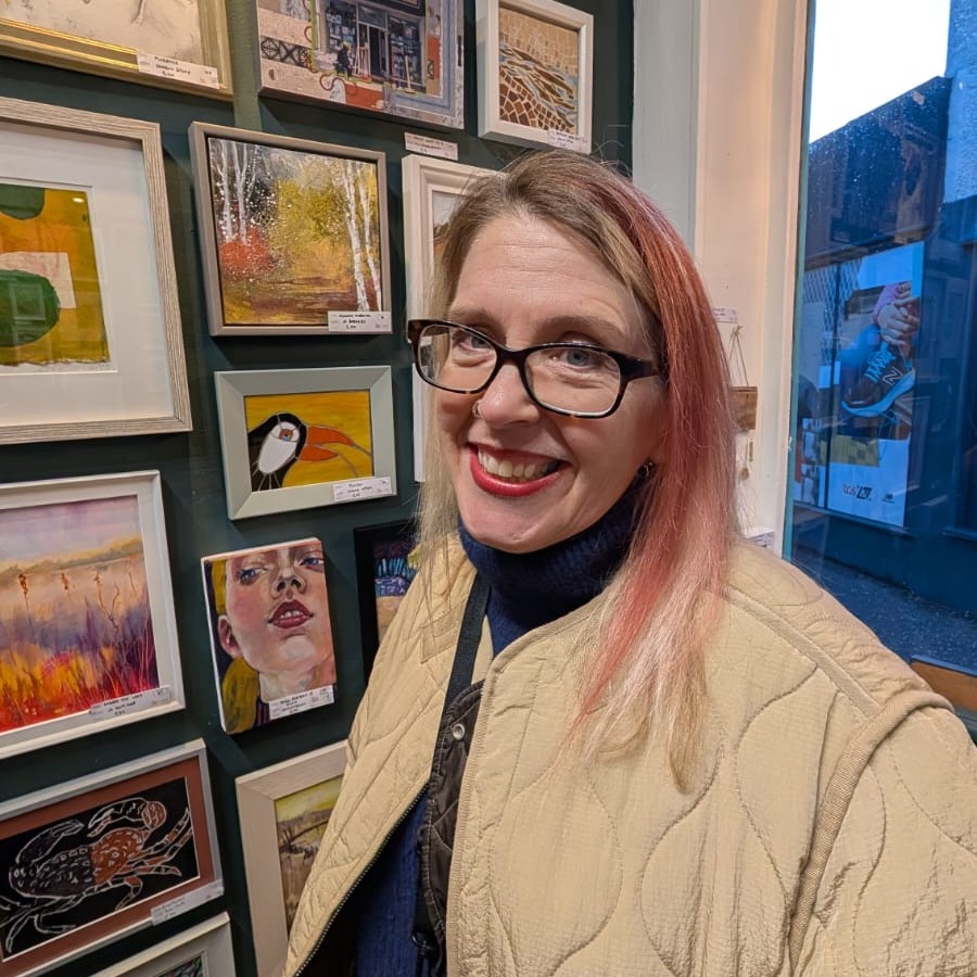 My latest newsletter is now live, please take a moment to read!
✨ February with Mrs Mosaic: Creative dates and Fresh inspiration✨ -
The studio has been buzzing, and I’ve packed all the latest news—exhibitions, class dates, and Mother’s Day workshops—into this month’s newsletter. 💛
Take a peek and join me for something creative!
Link in comments.
.
.
.
#mosaic
#essexcrafts
#southendcity