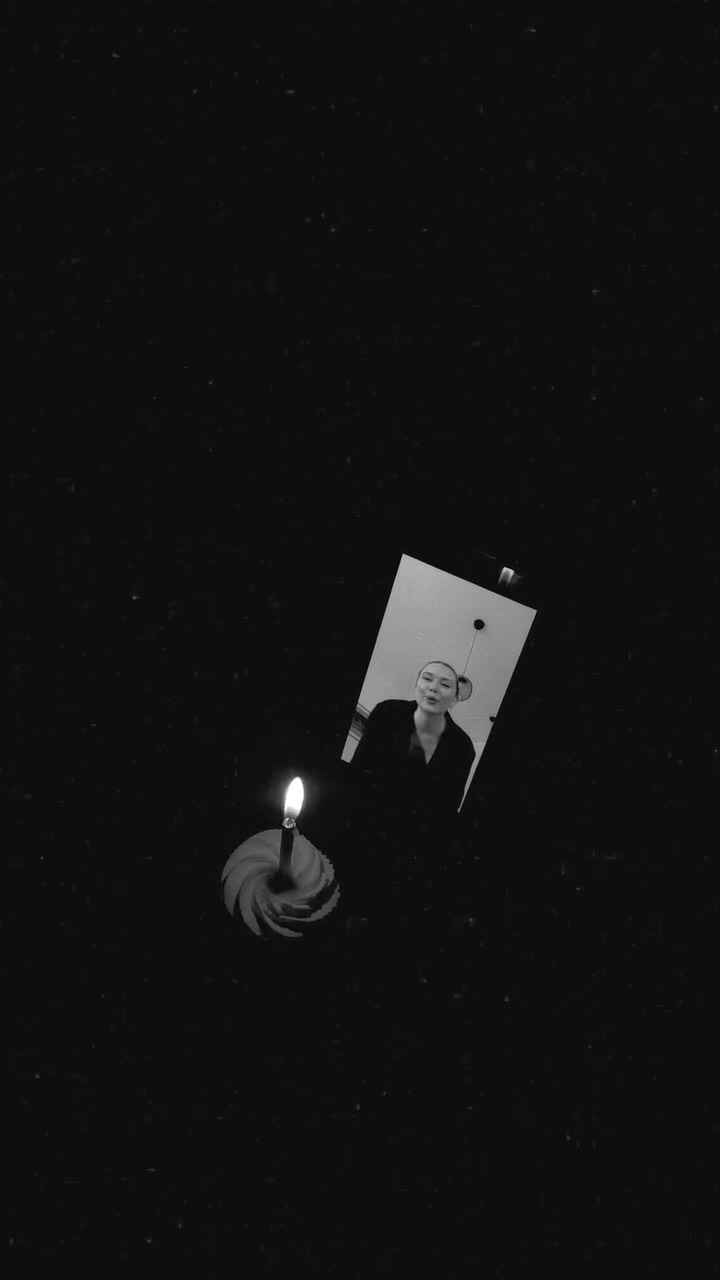 Hvala vsem, ki ste včeraj praznovali 𝟱 𝗹𝗲𝘁 𝗷𝗲𝗹𝗹𝗲𝗸 z mano in oddali svoja naročila. Če si zgrešil/a, še vedno praznujemo - še do vključno 5. 2. 2026 ti koda 𝗝𝗘𝗟𝗟𝗘𝗞𝟱 prinese 𝟮𝟱% 𝗽𝗼𝗽𝘂𝘀𝘁 na celotno naročilo (tudi na znižane izdelke). Zdaj verjetno že veš, da se res trudim, da je jellek zelo cenovno dostopen in težko dam popuste. To je moje darilo tebi. 𝗛𝘃𝗮𝗹𝗮, 𝗸𝗲𝗿 𝘀𝗶 𝗱𝗲𝗹 𝗝𝗲𝗹𝗹𝗲𝗸. 𝗩𝗲𝗱𝗻𝗼.🤍