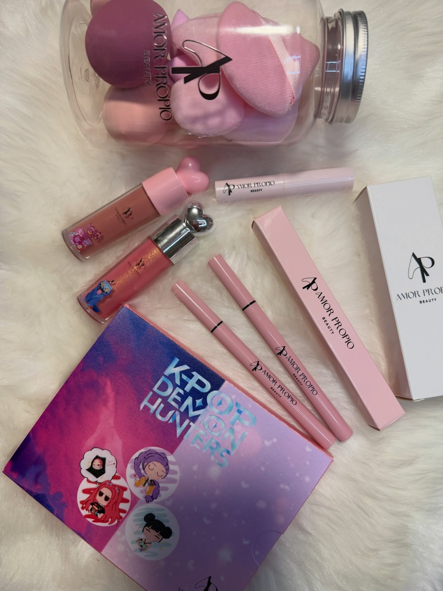 Creating Pretty in Pink Hues just in time for Valentine’s. 💗 Using the Collection of KPop Demon Hunters x Amor Propio Beauty Limited Edition. 💕
* Palette
* Lip Gloss 15
* Liquid Blush 17
* Highlighter Stick 6
* Liquid Eyeliner 4
#valentineshues #prettyinpink #͏m͏a͏k͏e͏u͏p͏o͏f͏t͏h͏e͏d͏a͏y