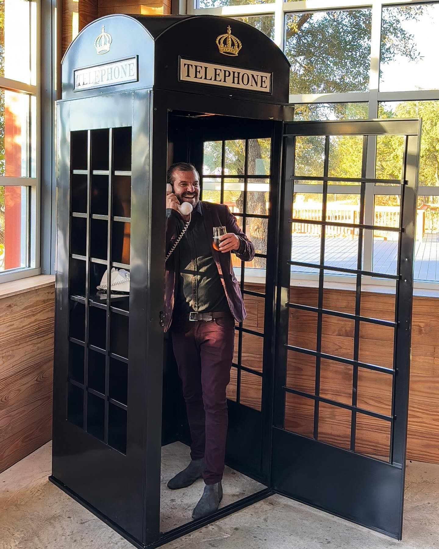 What message would you leave on your best friends wedding phone?
#audioguestbook #phonebooth #austinwedding
📍Beerburg Brewing