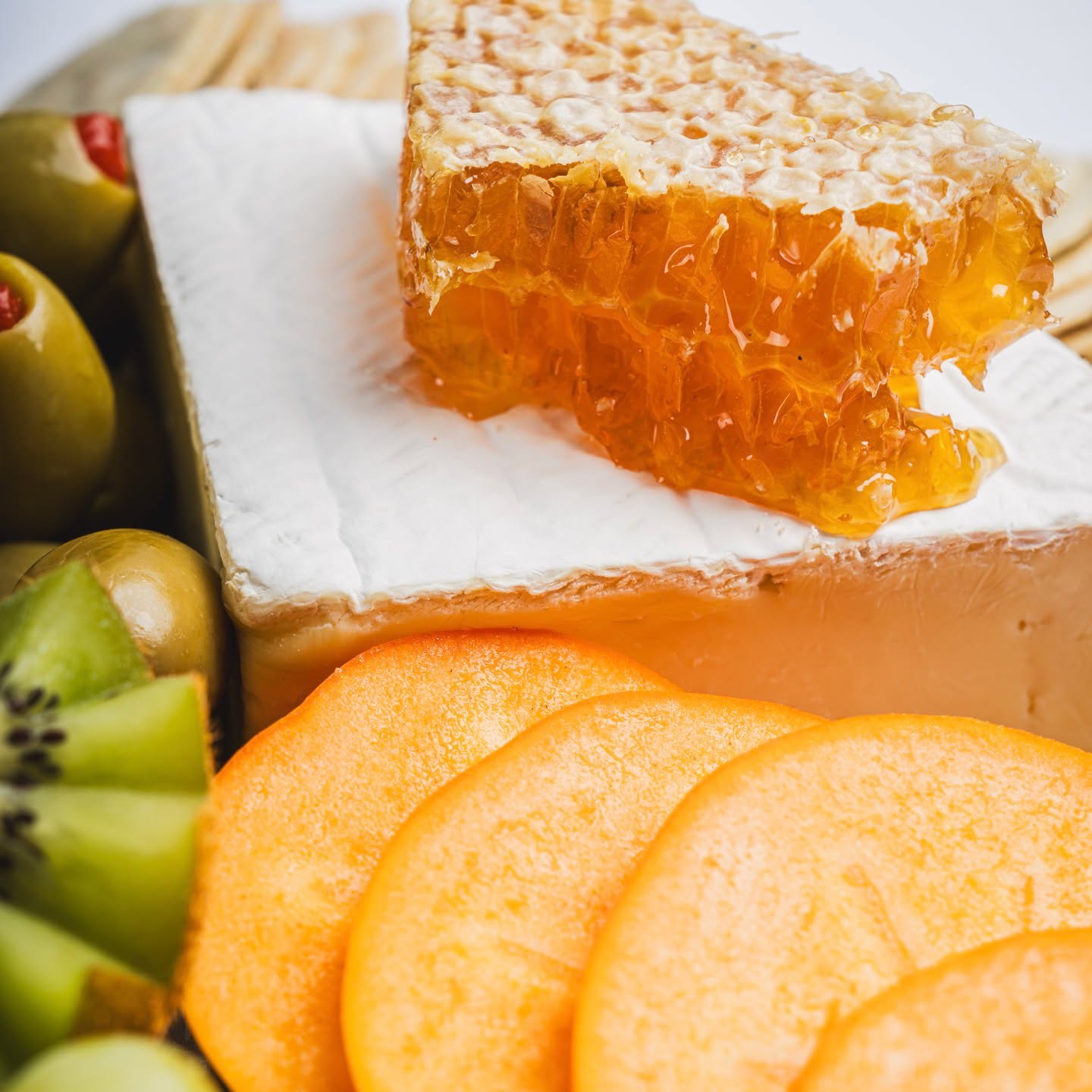 It's just the flavour of the week here. #honeybythesea #theartisanhub #brie #plattergoals