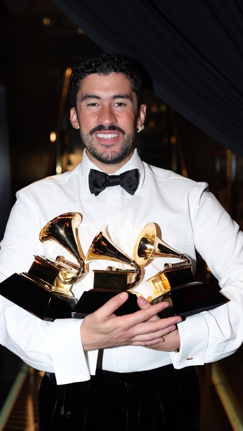 @badbunnypr ganó el Grammy a “Mejor Álbum de Música Urbana”: ¡Fuera ICE! No somos animales, somos humanos y somos americanos.” 🏆
