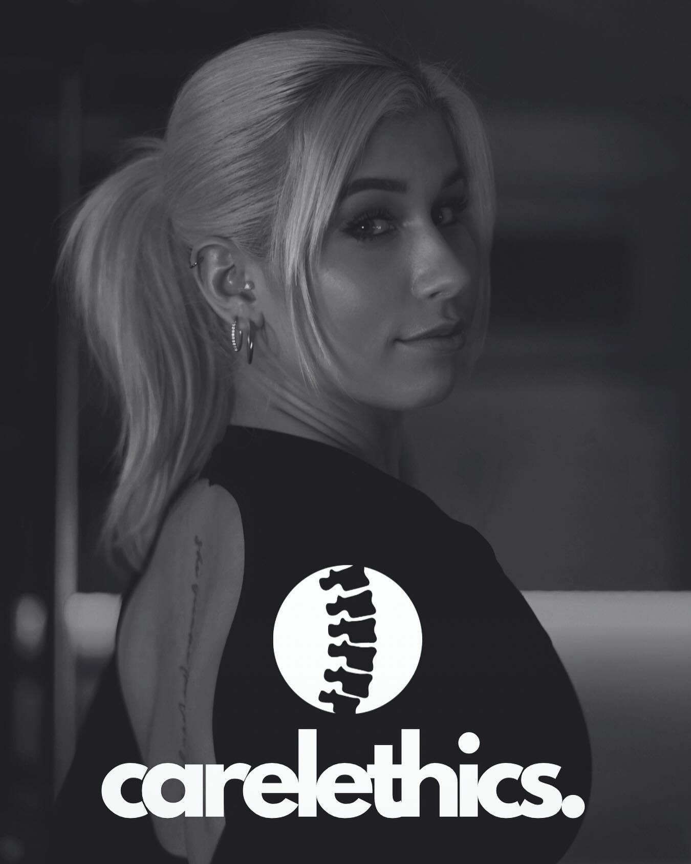 Hey ich bin Nathalie, Physiotherapeutin & Inhaberin von Carelethics! Damit Du weißt, mit wem Du es zu tun hast, stelle ich mich einfach mal kurz vor.
2018 habe ich mein Physiotherapie Studium begonnen und konnte 2021 erfolgreich das Staatsexamen absolvieren. Direkt im Anschluss erfolgte 2022 der Abschluss Bachelor of Science. Seit dem habe ich einige berufliche Erfahrungen im Bereich Rehabilitation und Prävention sammeln können.
Im März 2024 habe ich mir den Traum von einer eigenen Praxis erfüllt und bin nun für euch da!
Für mich ist es wichtig die veralteten Denkweisen über Physiotherapie zu verändern. Du und ich sind ein Team, wir arbeiten gemeinsam an Deinen Zielen und sorgen langfristig dafür, Deine Lebensqualität zu erhalten bzw. zu verbessern.
Auf diesem Weg werde ich Dich begleiten und motivieren.
Ich freue mich darauf dich kennenlernen zu dürfen! 😇💕
Kleiner Hinweis: momentan kann ich nur Privatpatienten und Selbstzahler behandeln, bin aber dabei meine Kassenzulassung zu erhalten um dann wirklich für jeden von Euch da sein zu können!
#physiotherapie #coach #gesundheit #fitness #fredersdorf #neuenhagen #hoppegarten