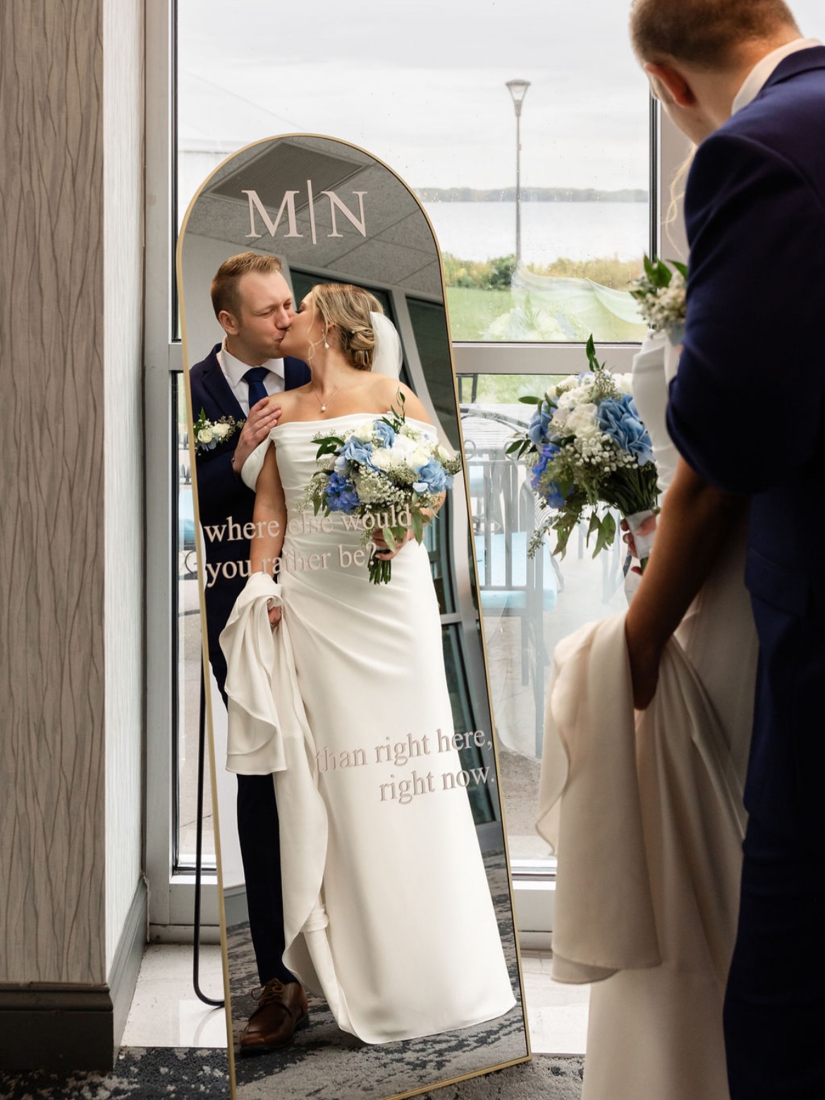 Super Bowl weekend has us reminiscing on the perfectly planned rival wedding between this Bills bride and Steelers groom! 🏈💛
From sports style interviews to custom cookies to subtle fandom touches, this wedding had it all! ✨
Vendor team🫶
Venue: @trademark41lakefront
Planning & Design: @MadisonBeelsEvents
DJ: @rdentertainmentdj
Photography: @jennyberlinerphoto
Bridal Gown: @luxreduxbridal
Bridesmaids Dresses: @mariavsbridalboutique | @birdygrey | @azazie
Glam: @linseyshair.skincare | @jmmakeupandbridal
Cookies: @kzbssweettreats
#pittsburghweddingvendor #pittsburghweddings #burghbrides #westernpaweddings #pittsburghweddingplanner