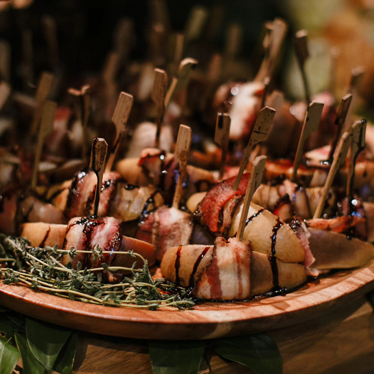 The holidays are coming sooner than we know it! It's hard to say during these warm summer days. Our In- House caterer sources local in season produce. During the end of the year, you can get these delicious bacon wrapped pear appetizers for your event 🍐🥓 @artemisfoods
📸 @andreazajoncphotography
Planner @peachykeencoordination
Rentals @ardeneventcollective
#everettwest #artemisfoods #pdx #foodie #thepearl #pdxparty #oregonwedding #partyinportland #portlandia #pdxevent #portlandvenue
‐‐----------‐----------------------------------------------------------------
Book an event at our venue. Great for any occasion: business, birthday, wedding, dance party, fundraisers and more! In house caterer @artemisfoods. Bring your imagination! For more information, link in bio.