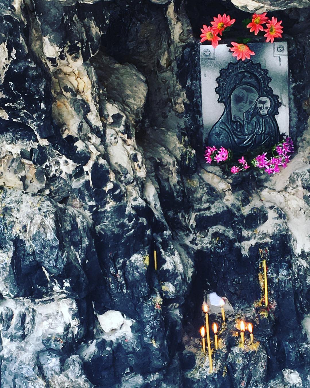 Bir hikayenin dengesi iki şeyin aynı zamanda var olmasına bağlıdır: Birincisi hikayenin biteceğini bilen yazar, diğeri bunu bilmeyen hikaye kahramanları. #cesarepavese #yaşamauğraşı #günlükler