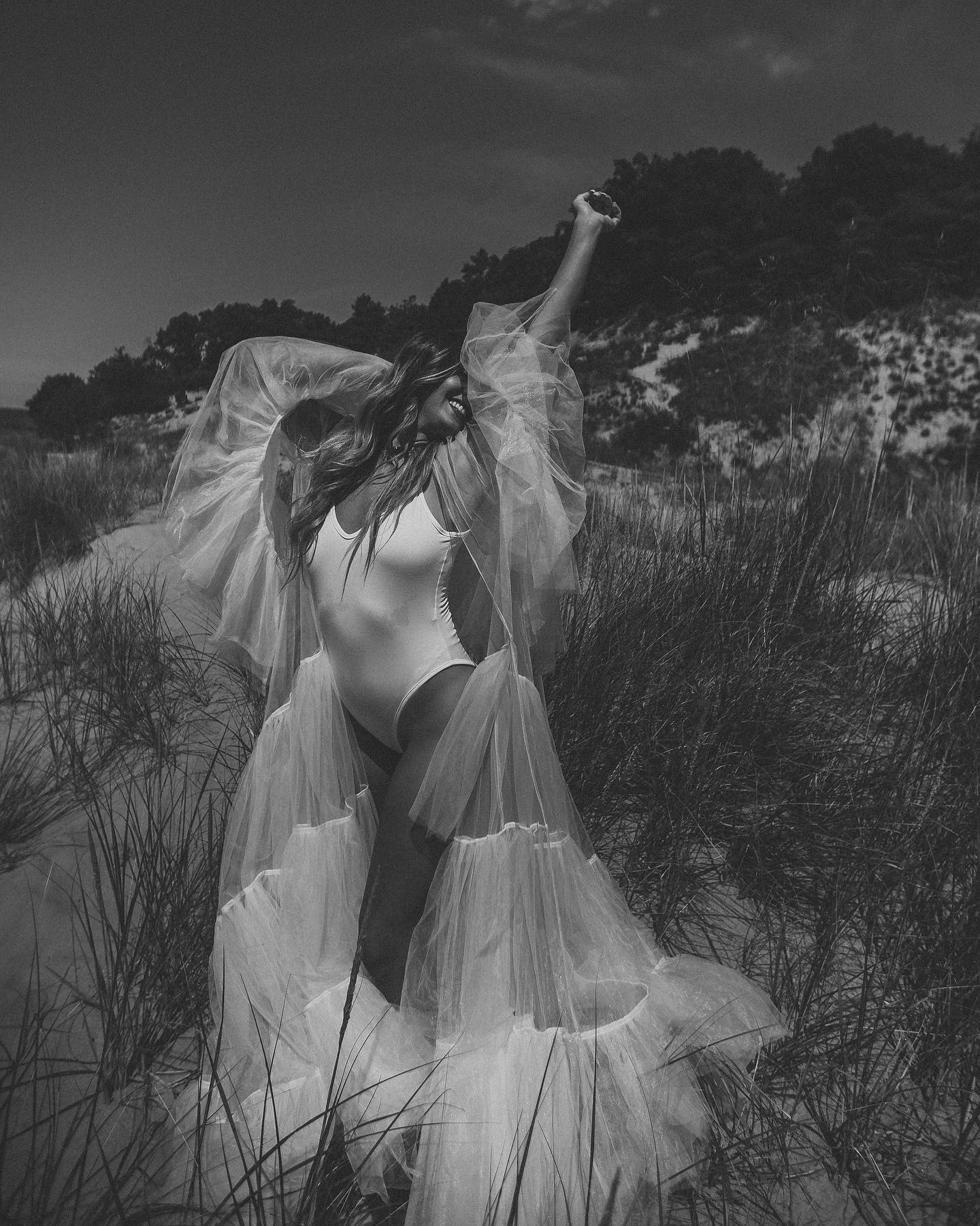 obsessed with everything about this shoot 😍 .
.
.
.
.
model: @jaycorrine
hmua: @bmb.brides
photographer: @obsidianheartphoto
dress: @eleanorsbridal
