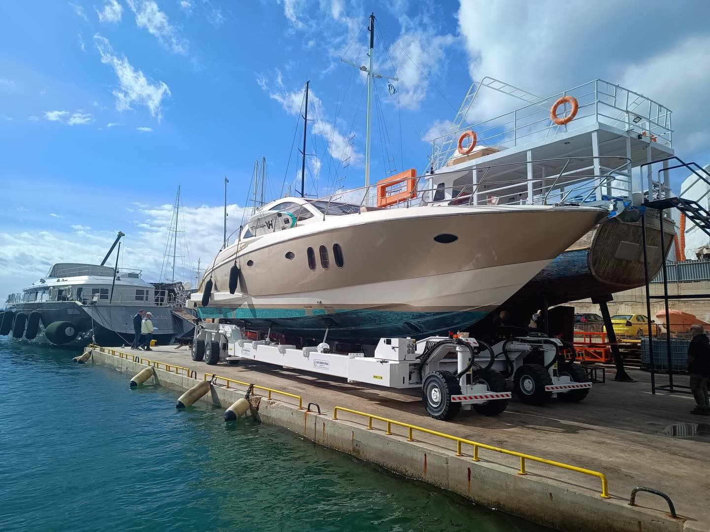 Now in Athens 🇬🇷 to deliver our last M80.3AX transporter