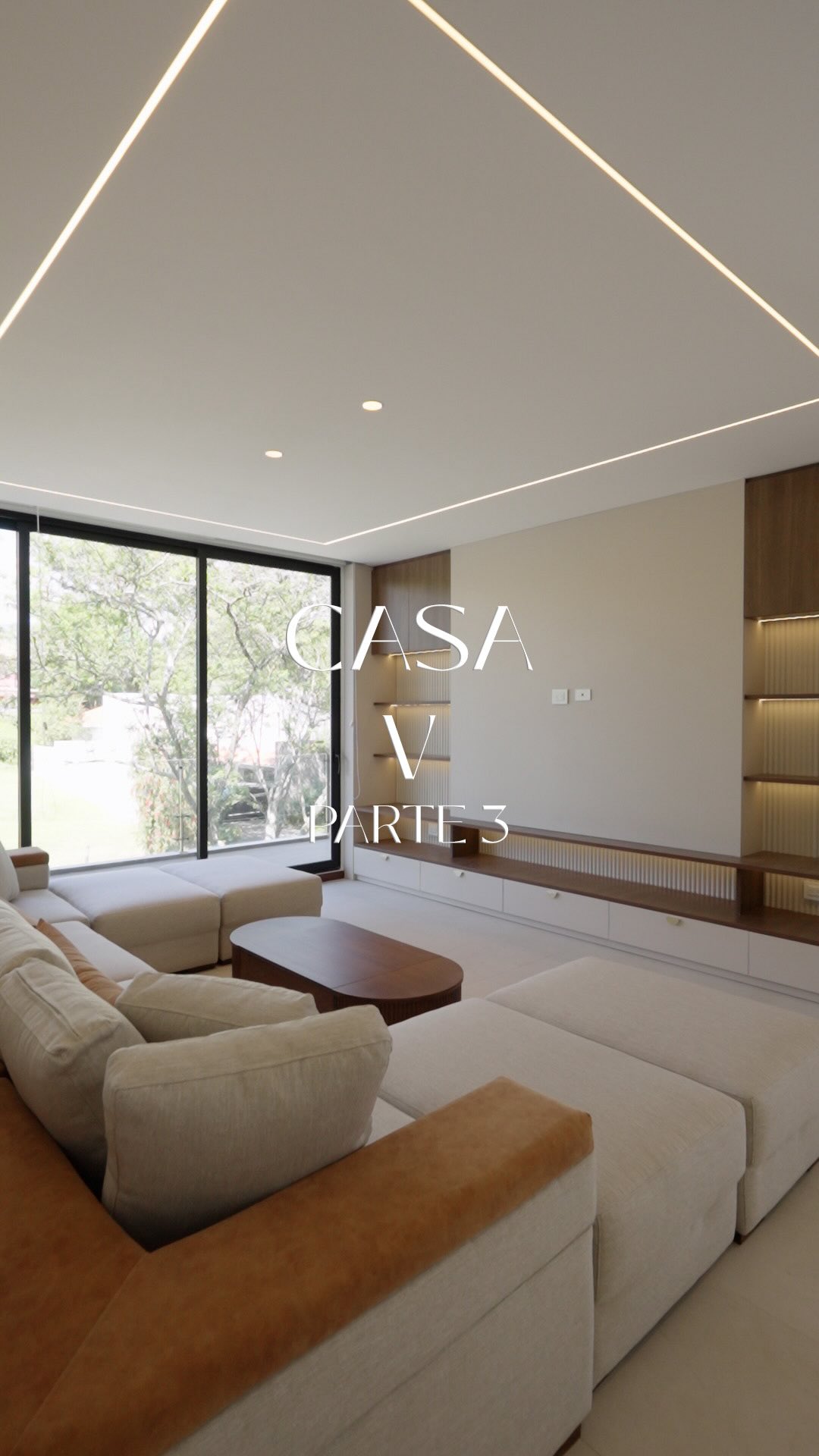 CASA V | Parte 3
Y entonces, todo encontró su lugar.
Casa V se construyó paso a paso, entre decisiones difíciles, cambios inesperados y mucha intuición. Lo que alguna vez fueron planos, dudas y obra en proceso, hoy se transforma en espacios que se sienten, se recorren y se viven.
Este proyecto nos recordó que el diseño no es lineal: es escuchar, ajustar, insistir y confiar. Que cada reto deja una huella y que cada elección, por pequeña que parezca, termina contando una historia.
Casa V no es solo un resultado final, es el camino que recorrimos para llegar hasta aquí.
Parte 3 de 3. Gracias por acompañarnos en este proceso.
#confiaenelproceso♥️ #diseñoyarquitectura #diseñointerior #diseñoresidencial #diseñoecuatoriano