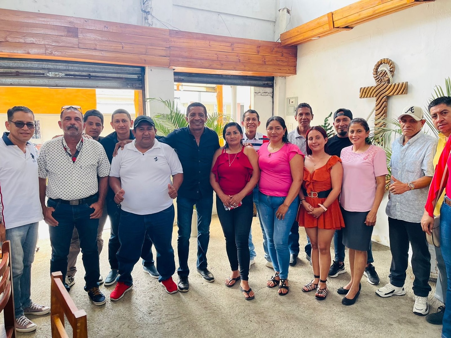 Hoy sábado 28 de diciembre del 2024 la directiva nacional de FENACLE dirigida por su presidente ANGEL RIVERO DOGUER realizó un almuerzo de trabajo para dar a conocerlo la gestión realizada en el presente año. El evento se realizó en la ciudad de Milagro, provincia del Guayas.