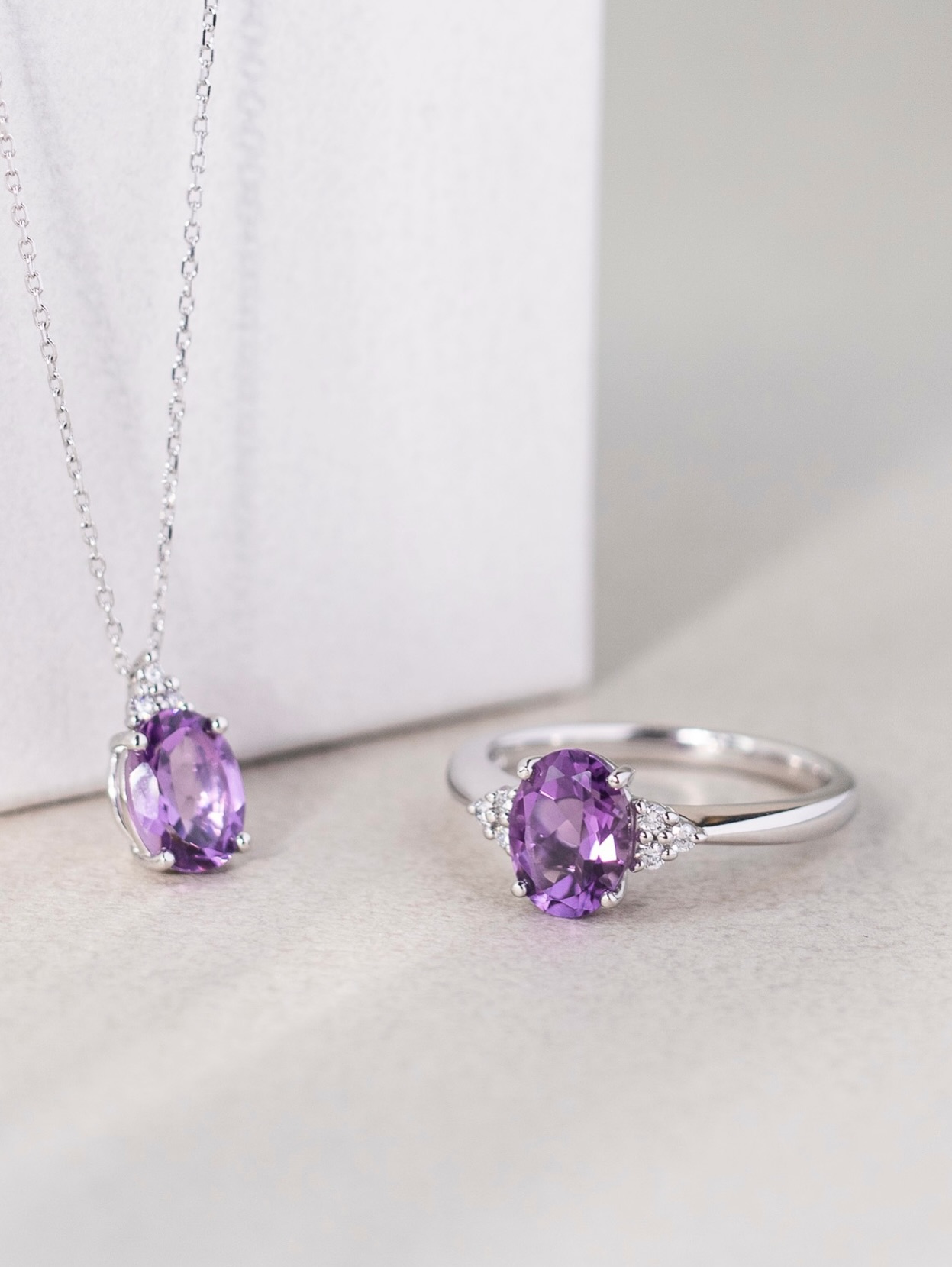 A quiet statement of love, centred in violet hues.
Our Erin Ring in amethyst highlights the beauty of the centre stone, framed with delicate diamond accents for a timeless finish—graceful, confident, and endlessly wearable.
This Valentine’s Day, discover meaningful gifts in colour at our boutiques, and receive a complimentary Furoshiki-style gift wrapping with any purchase—a thoughtful finishing touch, just for the season of love.