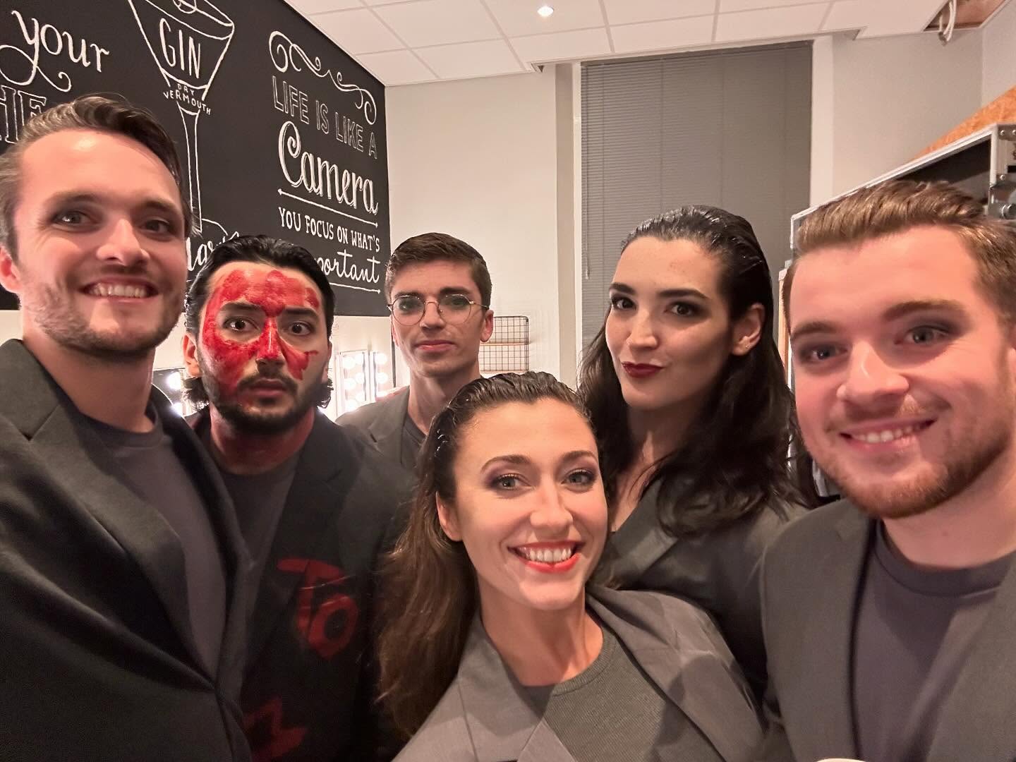 Four Note Opera, on tour! Having a blast getting bloody with this crew again, this time all over the Netherlands and led by our faaaab revival director @grootelmaartenvan
One more show, November 28 in Groningen! 🩸