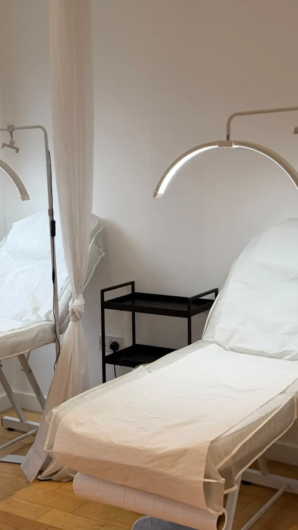 Nail training at Blooms 🤍
You can book your nail trio course today for just £449 with a small deposit to secure your date - learn Gel Polish, Builder Gel and Electric Nail File in this 1 day course, the perfect step for any aspiring nail technician.
Book now via our website | link in bio.
0% finance available
Limited spaces
ABT Accredited | Beginner friendly