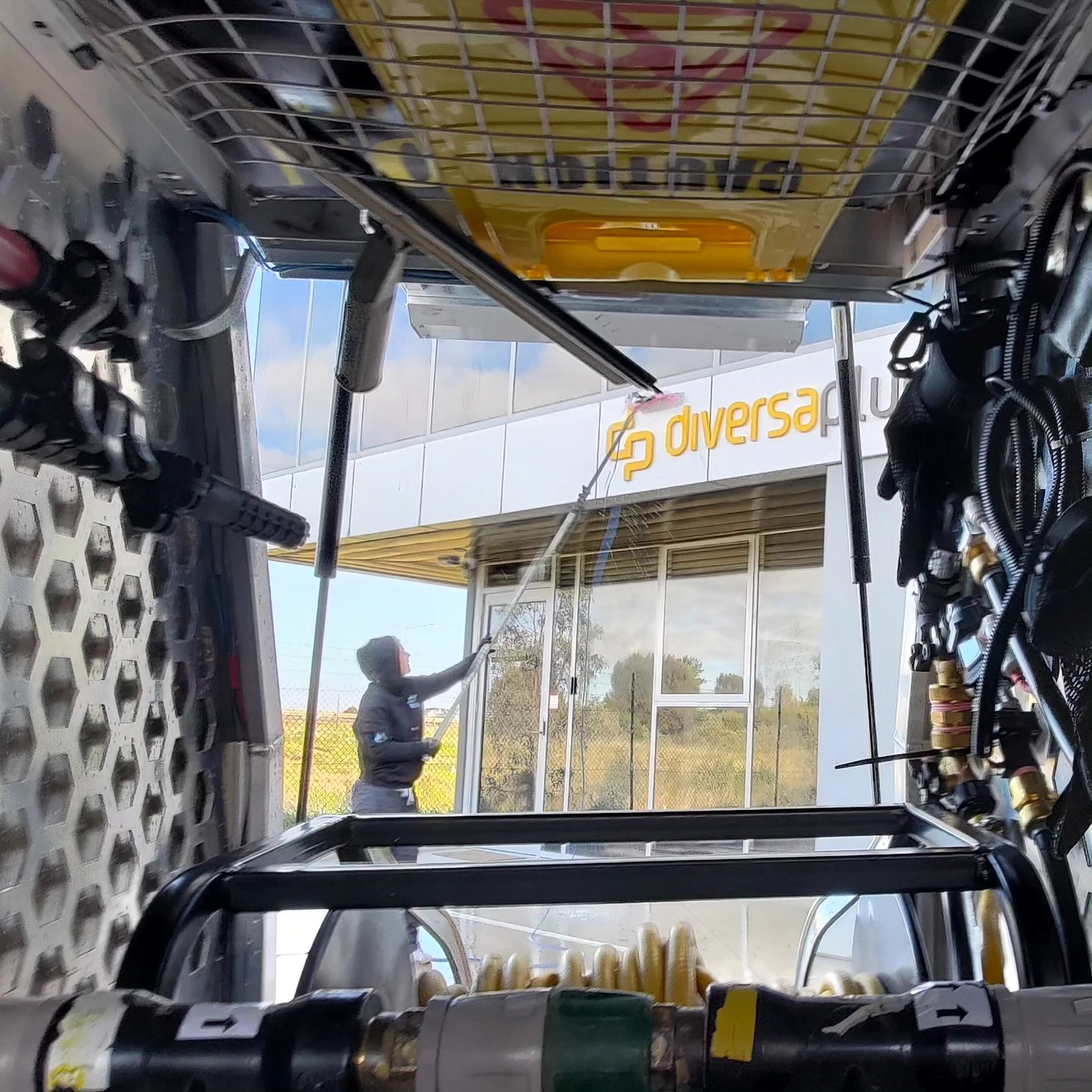 Renewing views! And some signage.... Boy it needed it! But now we maintain it.
Your welcome ..!
#renewyourview #windowcleanersdirect #melbourne #townsville #cairns