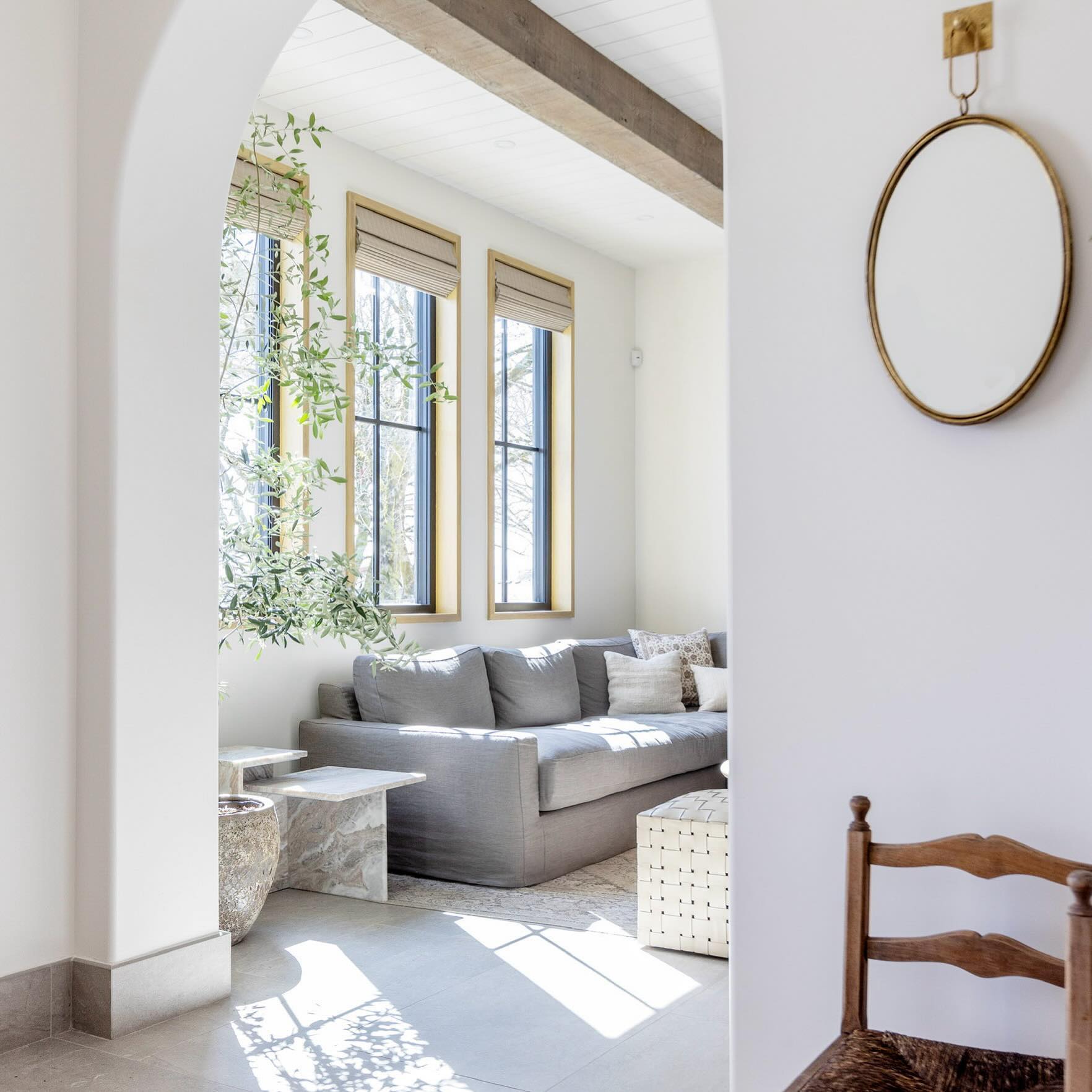 Let in that light. We do love the trend towards a dark moodier palette and the way photography is embracing dimly lit spaces, but when you live in a light deficient city like Vancouver sometimes you just crave that bright blinding light!
Captured by @janisnicolayphotography