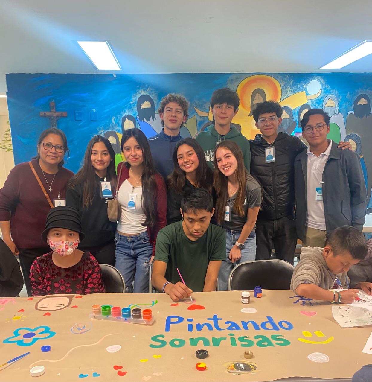 Recibimos con mucha alegría a los estudiantes de @prepaanahuac.morelia , quienes visitaron Hogar Emaús para compartir un taller de pintura con nuestros huéspedes. 🎨
A través del color, la creatividad y el tiempo compartido, se creó un espacio de expresión, convivencia y sonrisas que dejó huella en todos.
Gracias por regalar su tiempo, su entusiasmo y por recordarnos que acompañar también puede hacerse con arte y corazón.
#HogarEmaús #VoluntariadoJoven #CompartirEsAyudar #ArteQueAcompaña