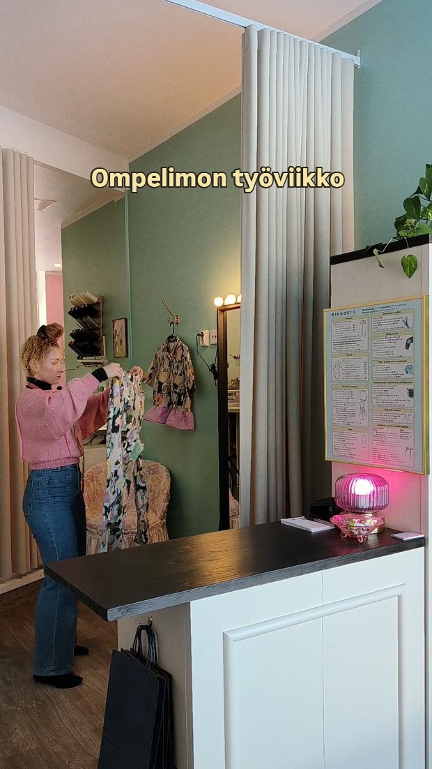 Moi helmikuu!! 😍🪡☀️ Tältä näytti kuun eka työviikko. Aika ihana. 💘
#korjausompelu #pienyrittäjä #taide #kotimaistakäsityötä