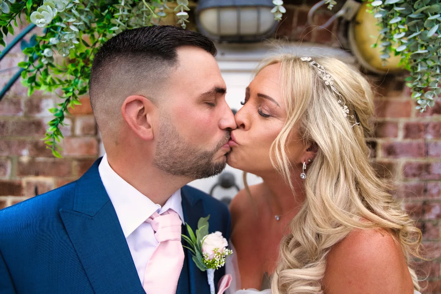 Location: @thevenueatkm
#wedding #weddingday #weddingdress #weddingphotography #weddingideas #kiss #bride #groom