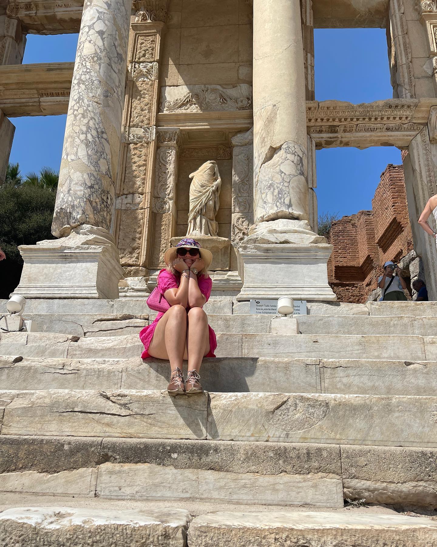 Who’s enjoying the sun ☀️ #weekend
#holiday #tbt #türkiye #ephesus #polishgirl #wanderer #afterhours