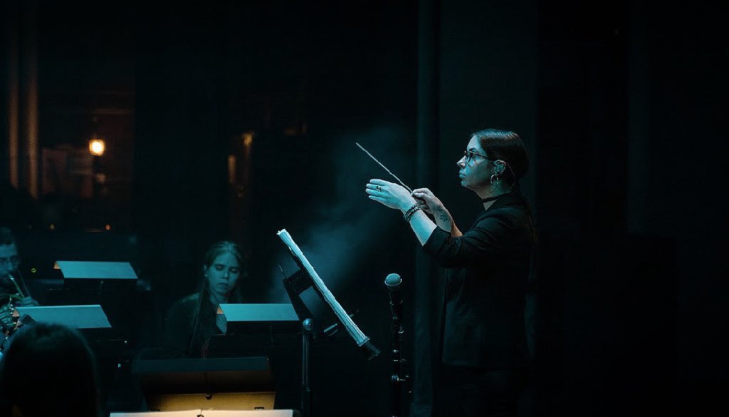 Moody ✨
•
•
•
•
•
📸: @leotheshooter
•
•
•
•
@ourplanetinconcert #tour #touring #musician #conductor #conducting #orchestra #stage #backstage #backstagephoto #onstage #tourlife #stagelighting #stagephotography #actionshot #music